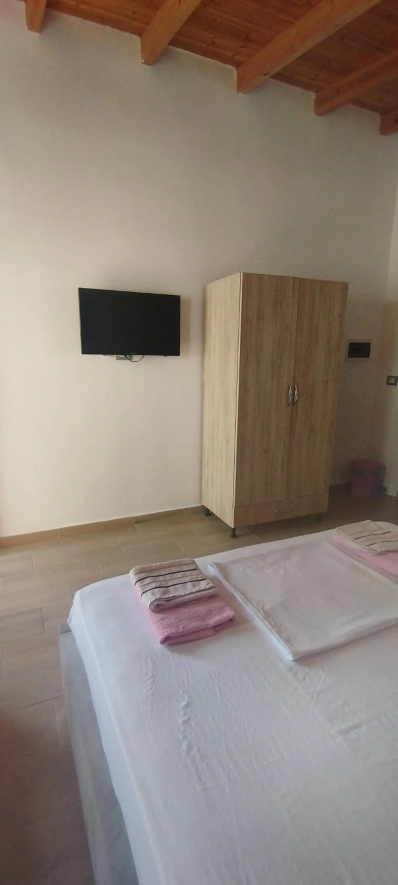 Bed in Ksamil holiday