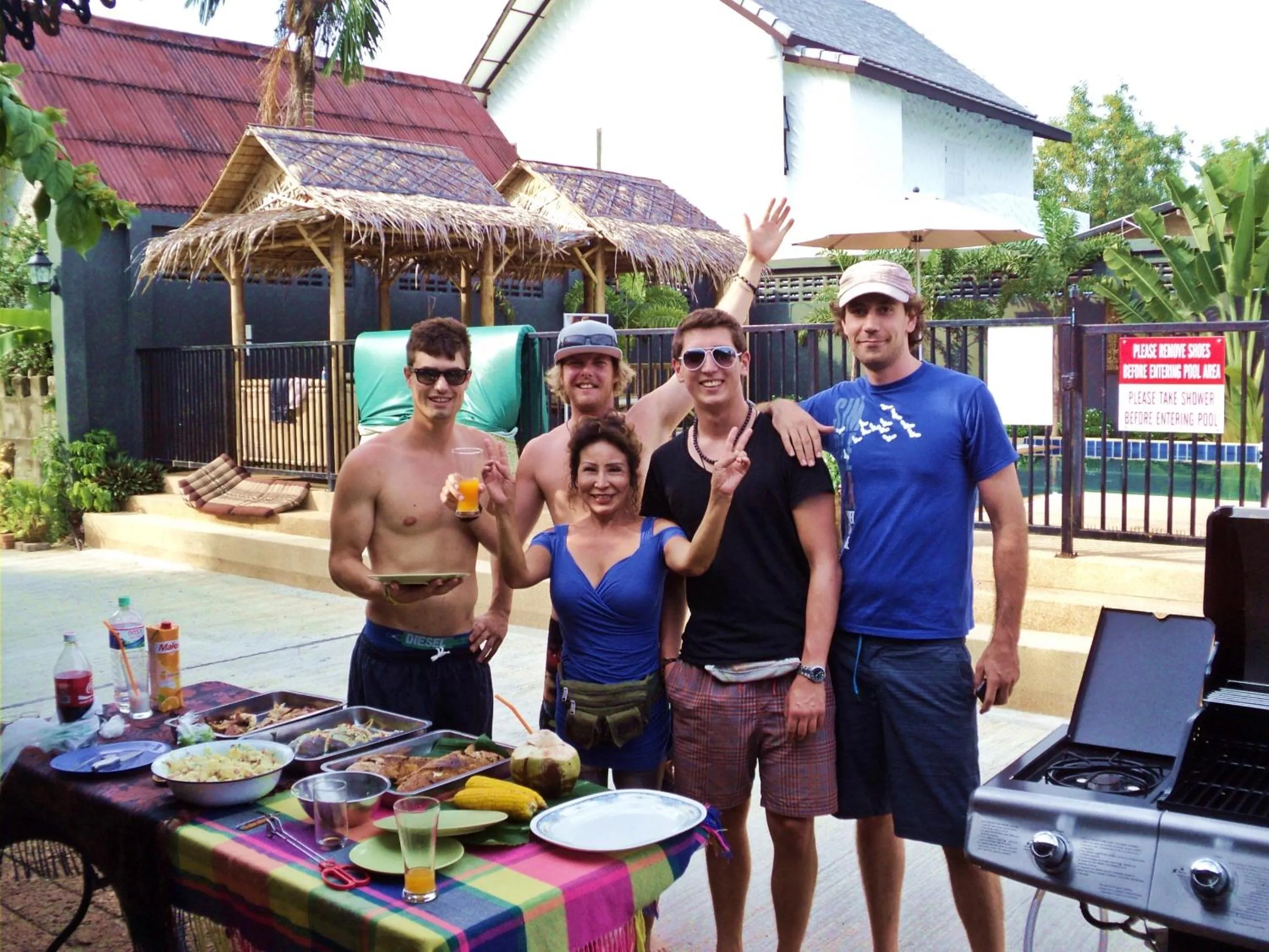 People in Nid's Bungalows