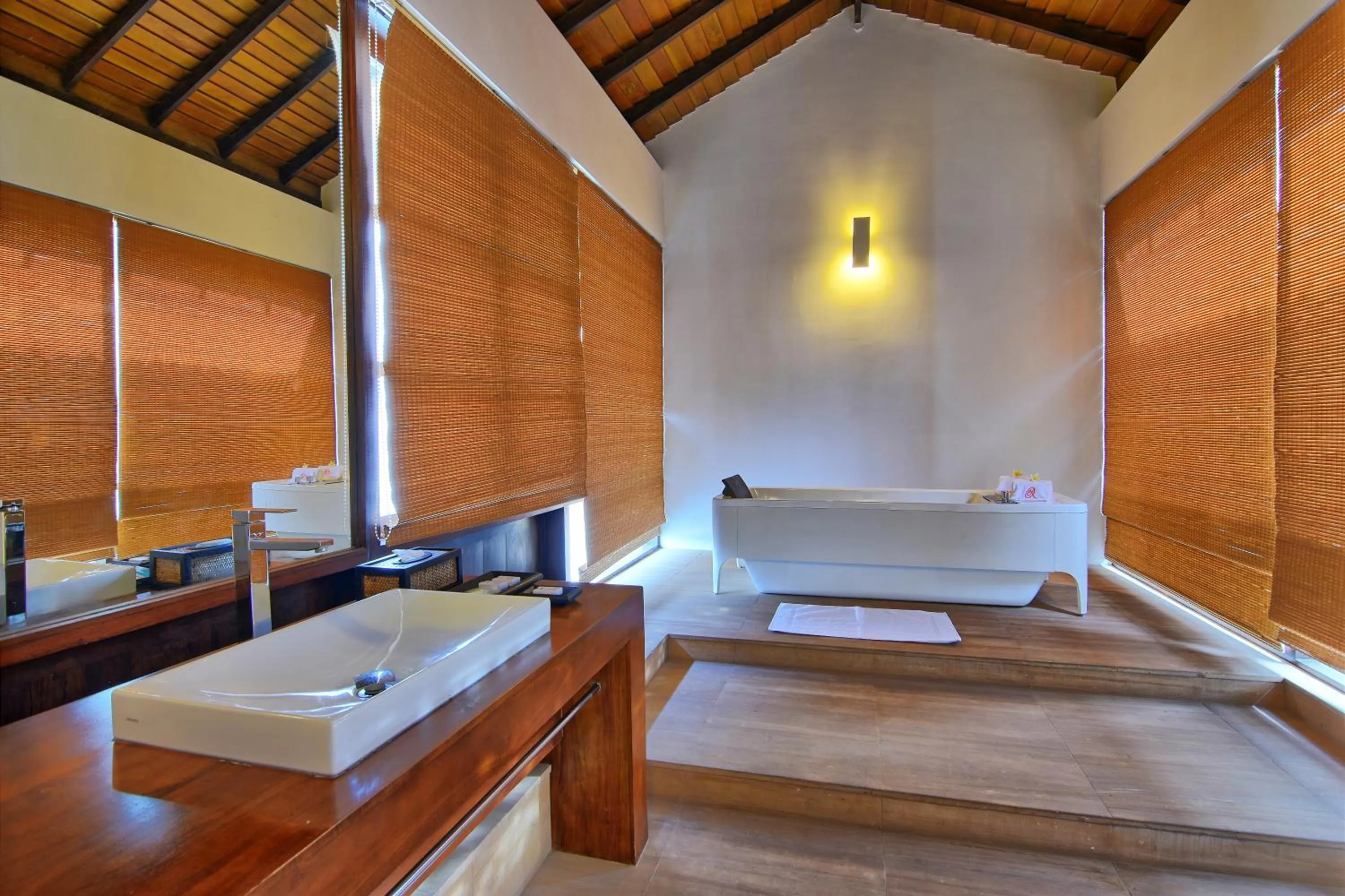 Bathroom, Bed in Grand Beach