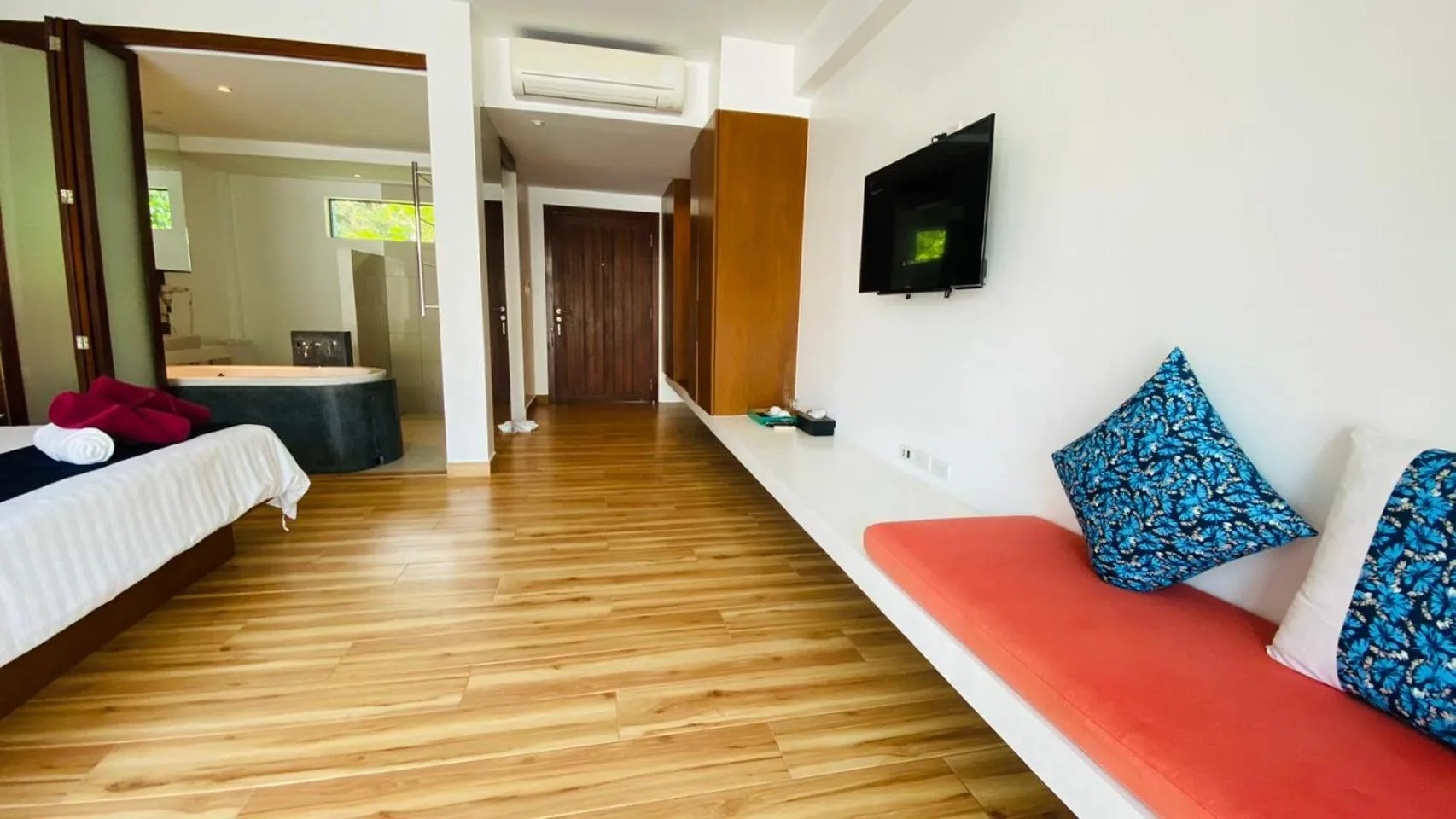 Photo of the whole room, Bed in Samui Mekkala Seaview