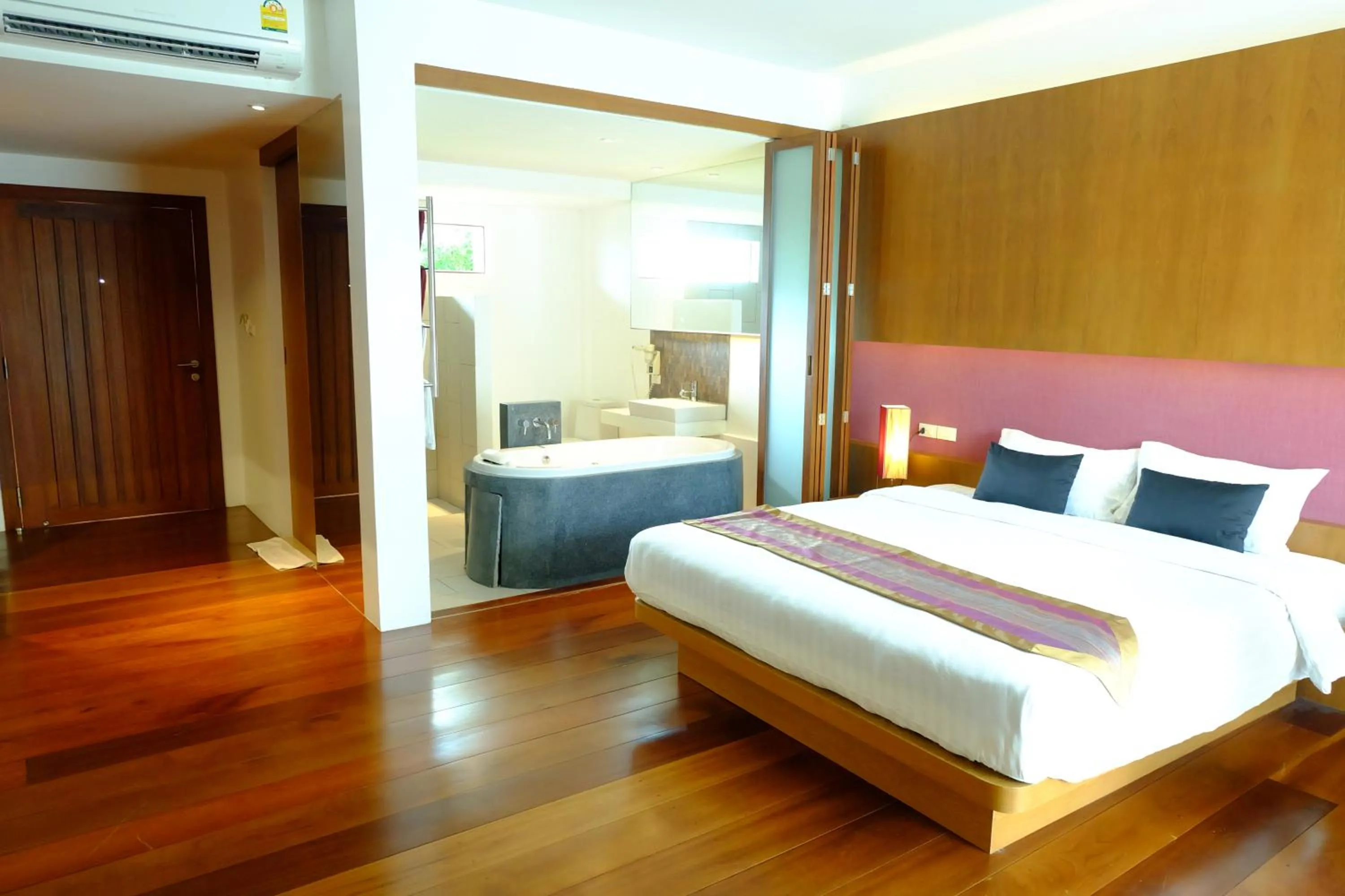 Photo of the whole room, Bed in Samui Mekkala Seaview