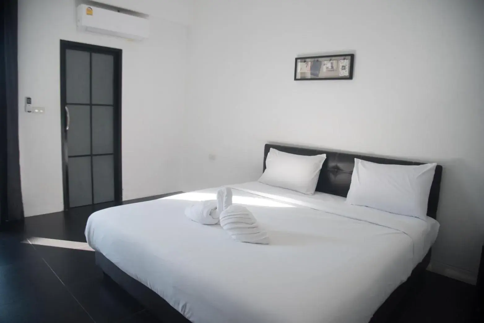 Standard King Room in Azz Hotel Standard King Room in Azz Hotel