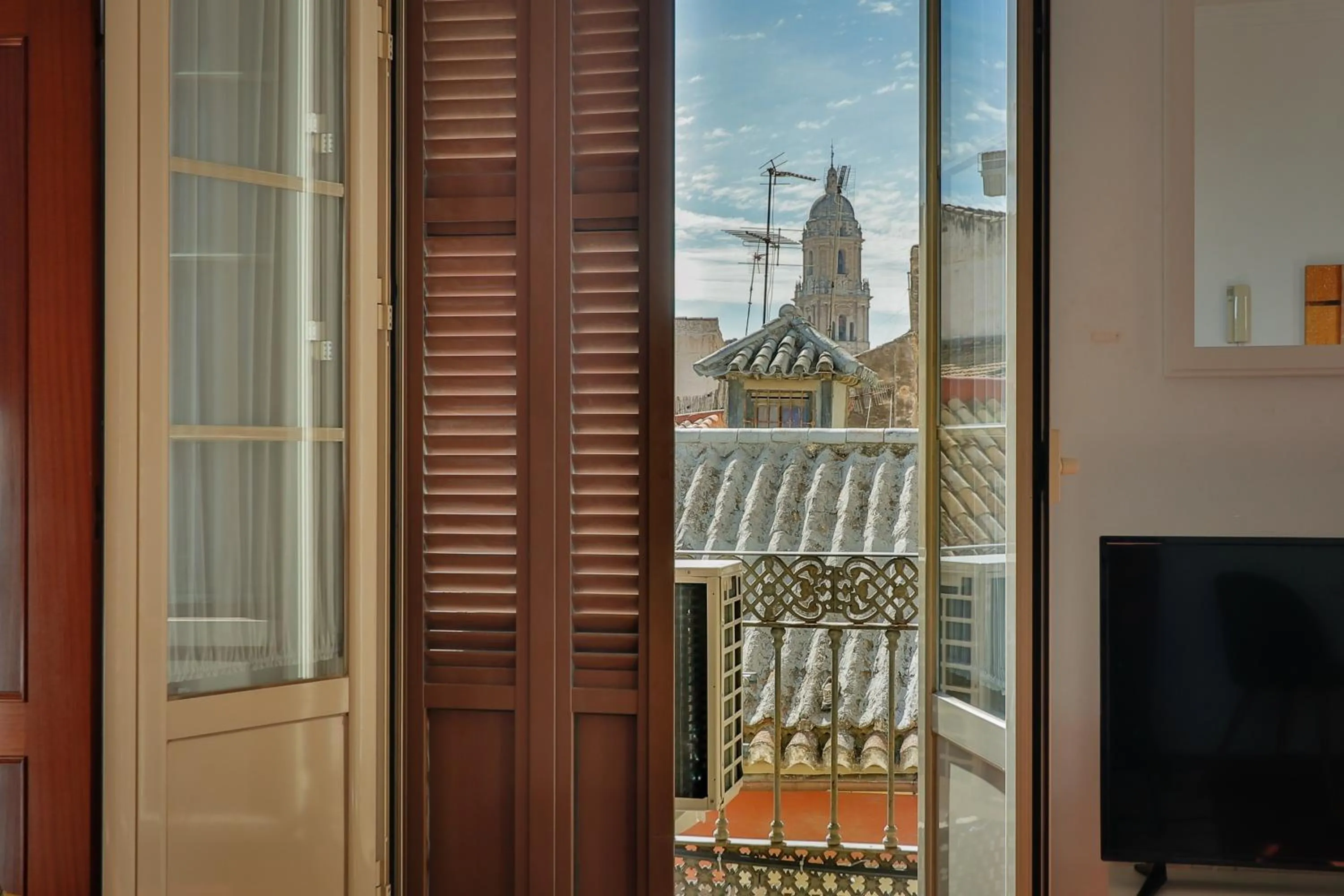 C61 - Brand New One Bedroom Cathedral Views