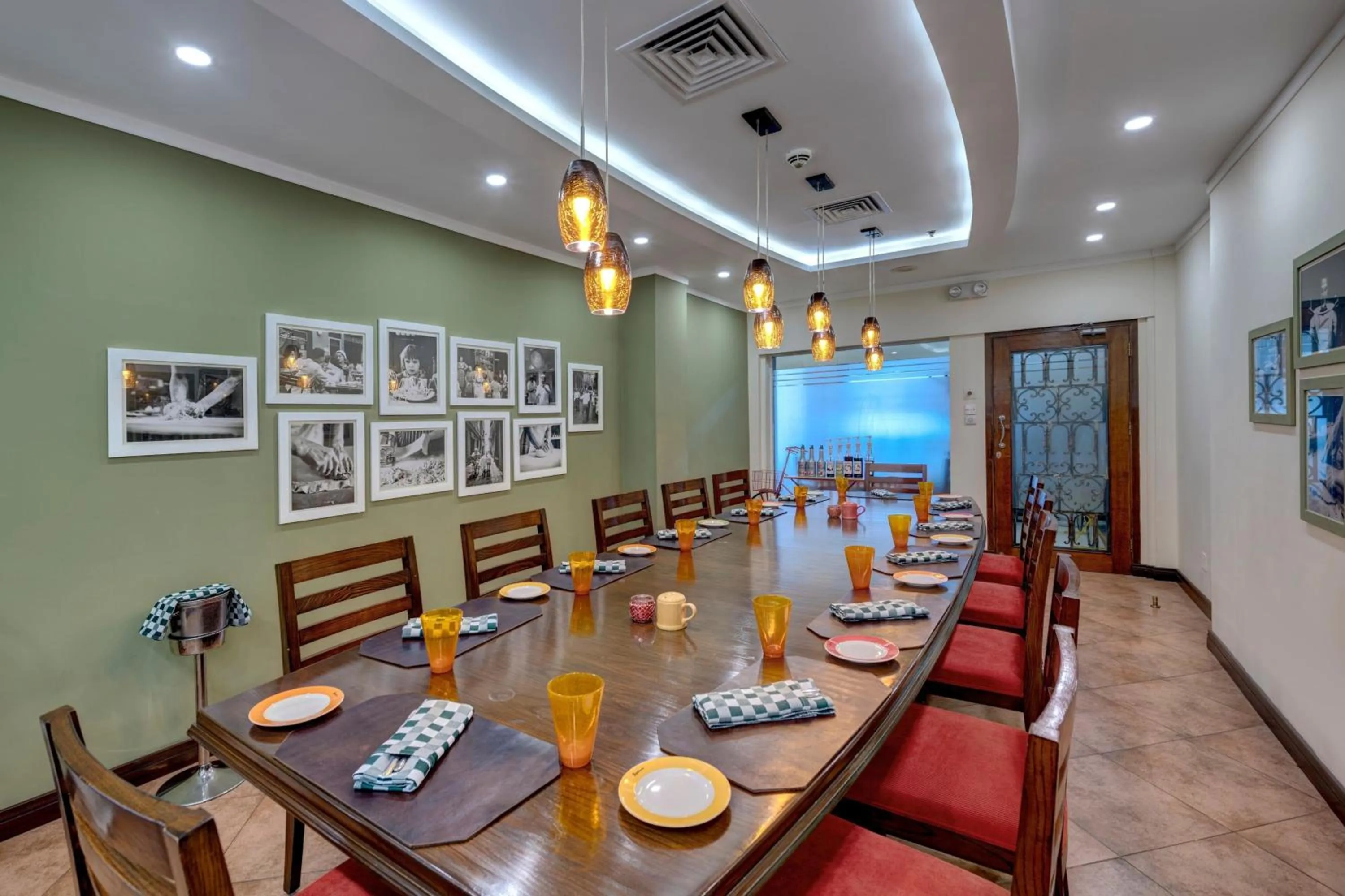 Restaurant/places to eat in Islamabad Marriott Hotel