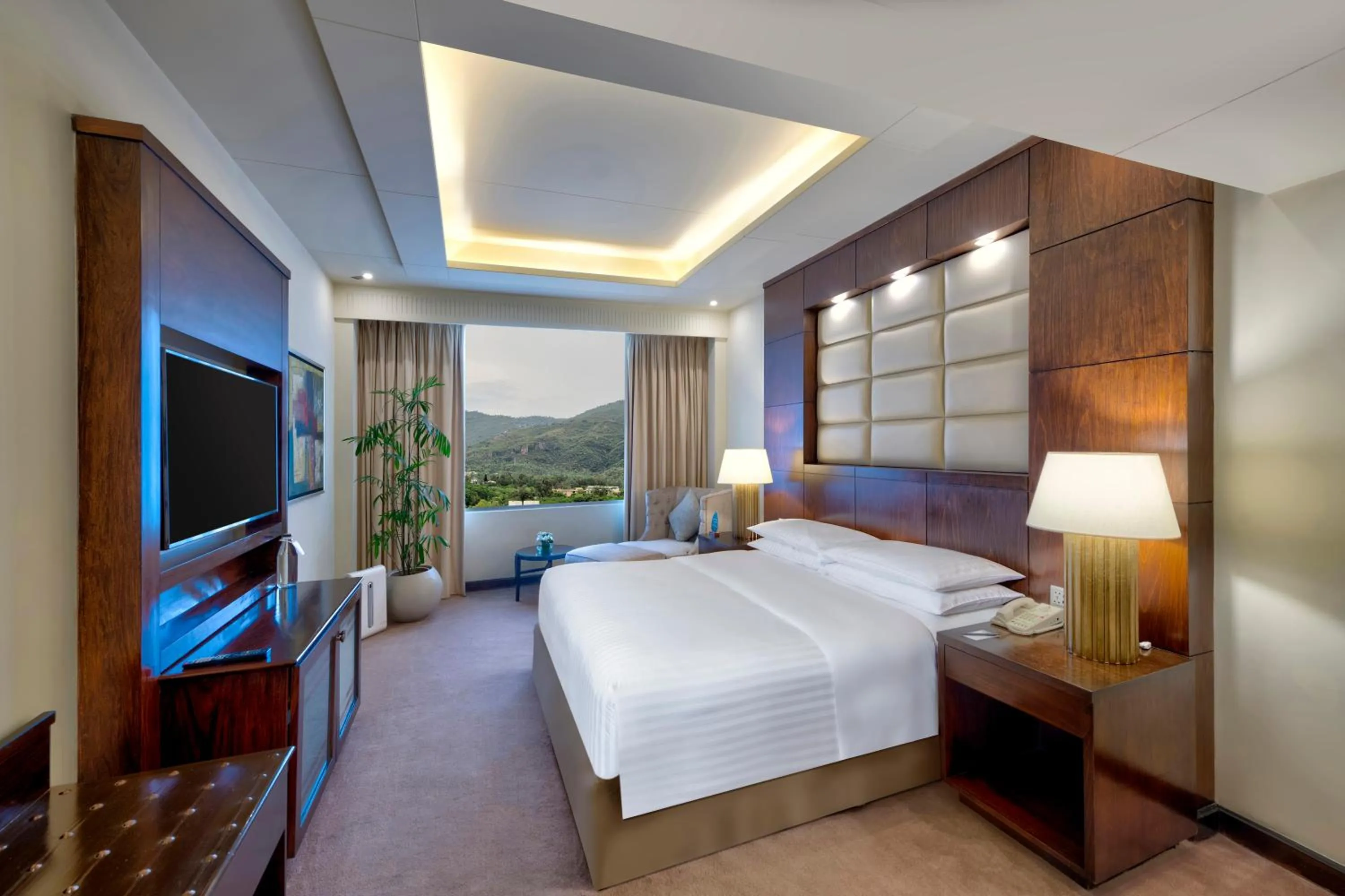 VIP, Bed in Islamabad Marriott Hotel