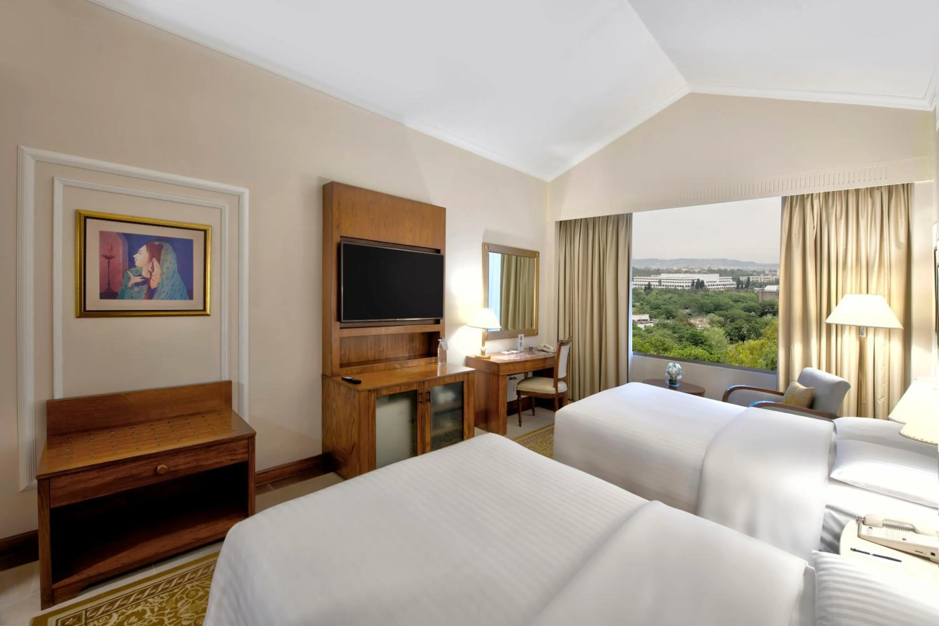 Bedroom, Bed in Islamabad Marriott Hotel