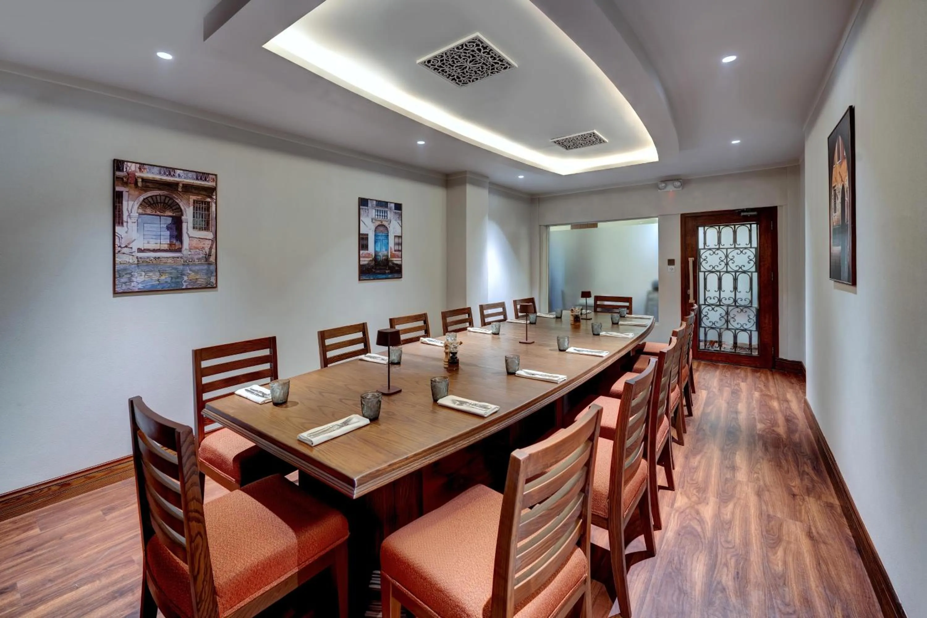 Restaurant/places to eat in Islamabad Marriott Hotel