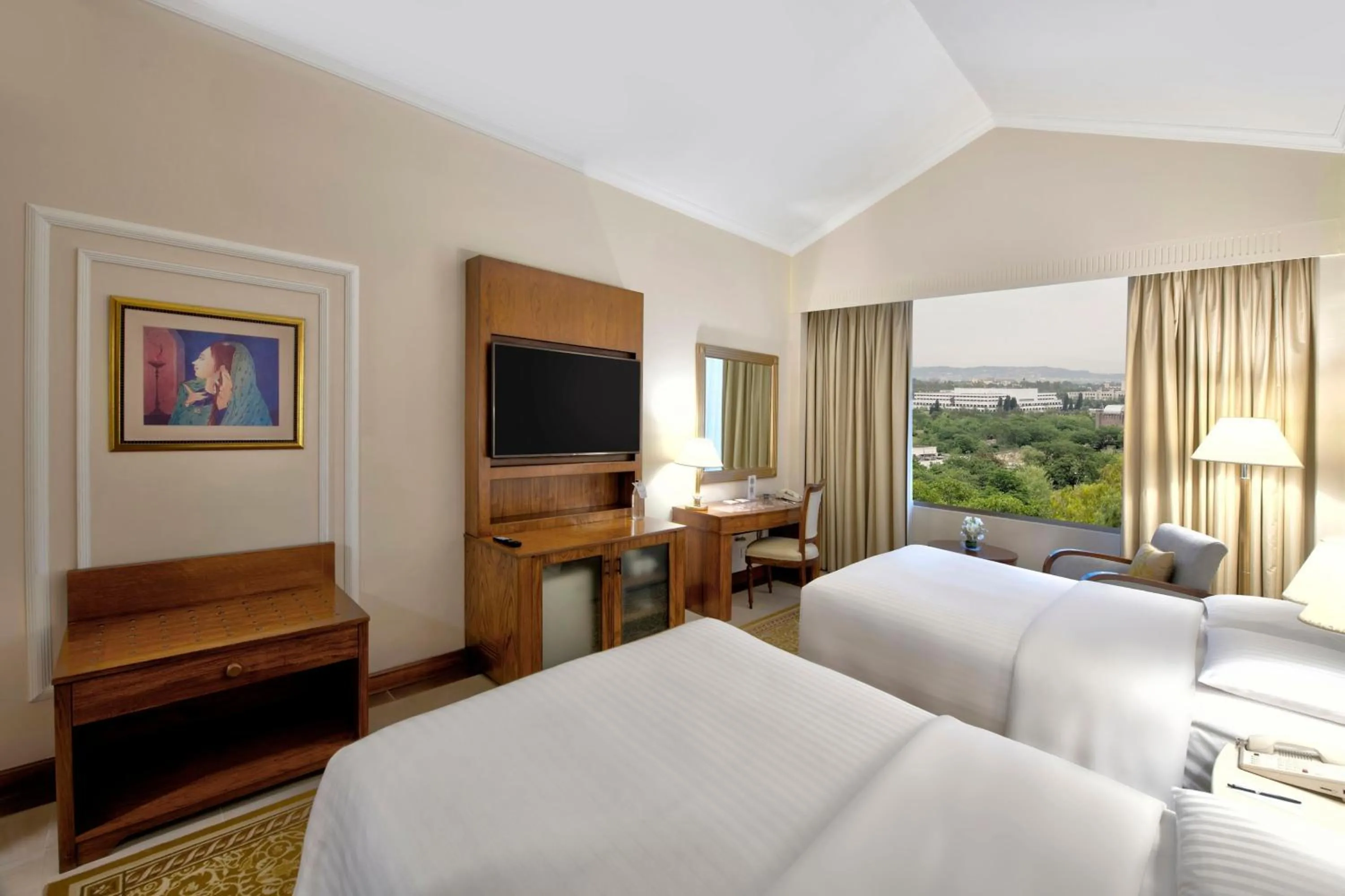 Photo of the whole room, Bed in Islamabad Marriott Hotel
