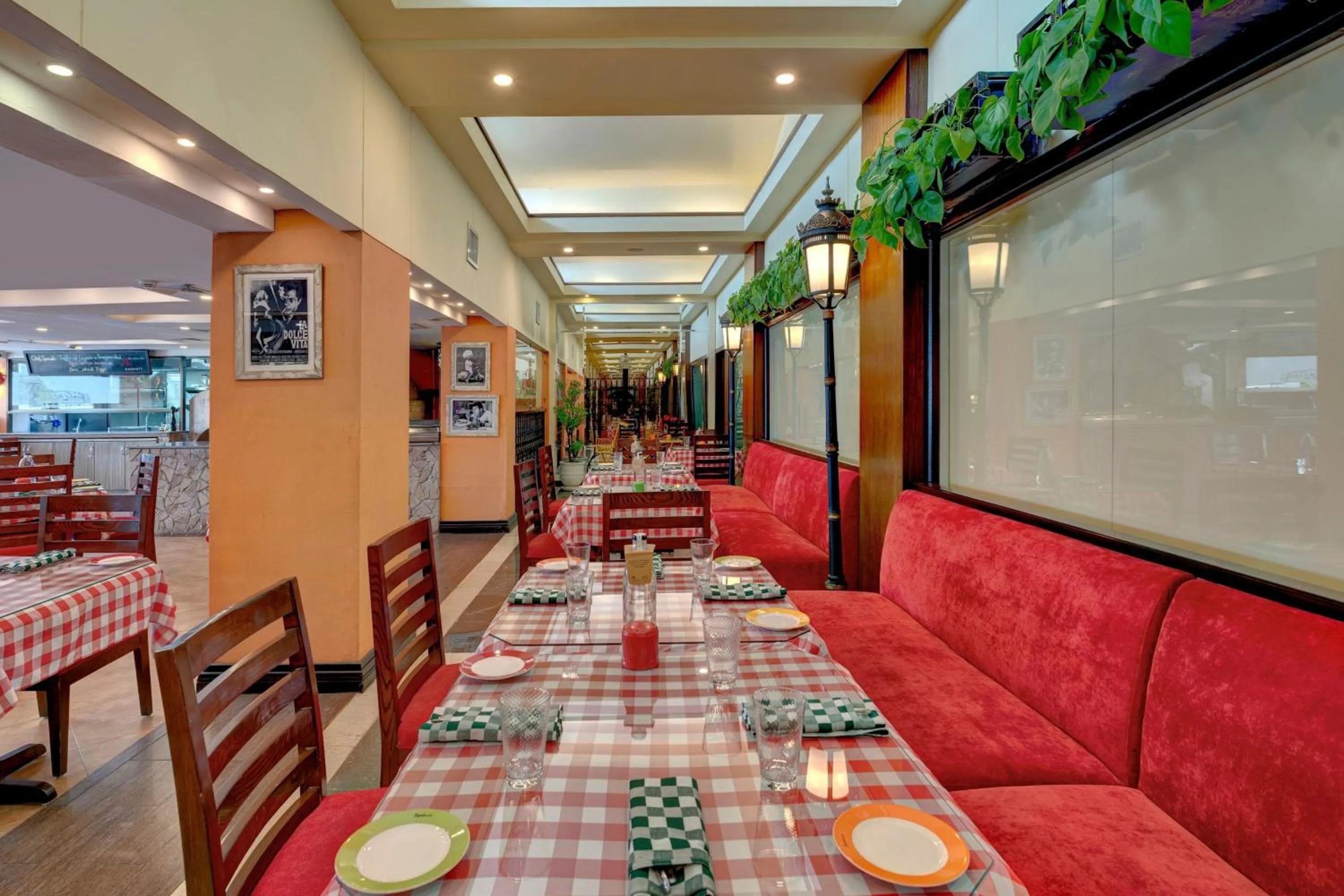 Restaurant/places to eat in Islamabad Marriott Hotel