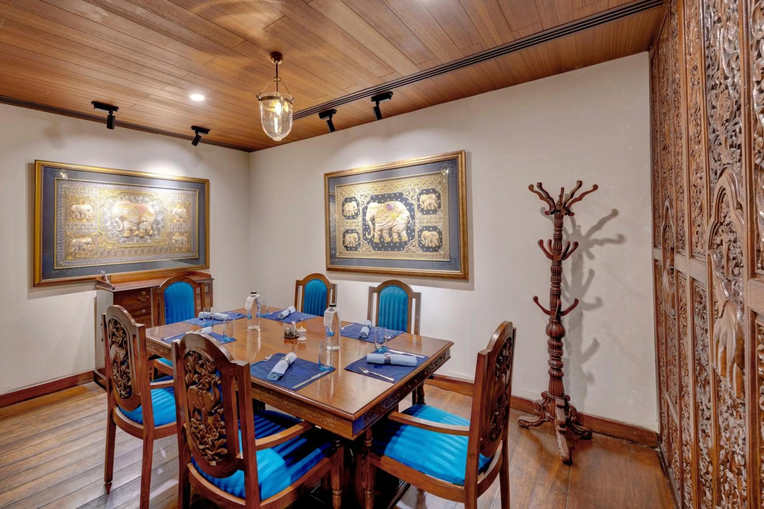 Restaurant/places to eat in Islamabad Marriott Hotel