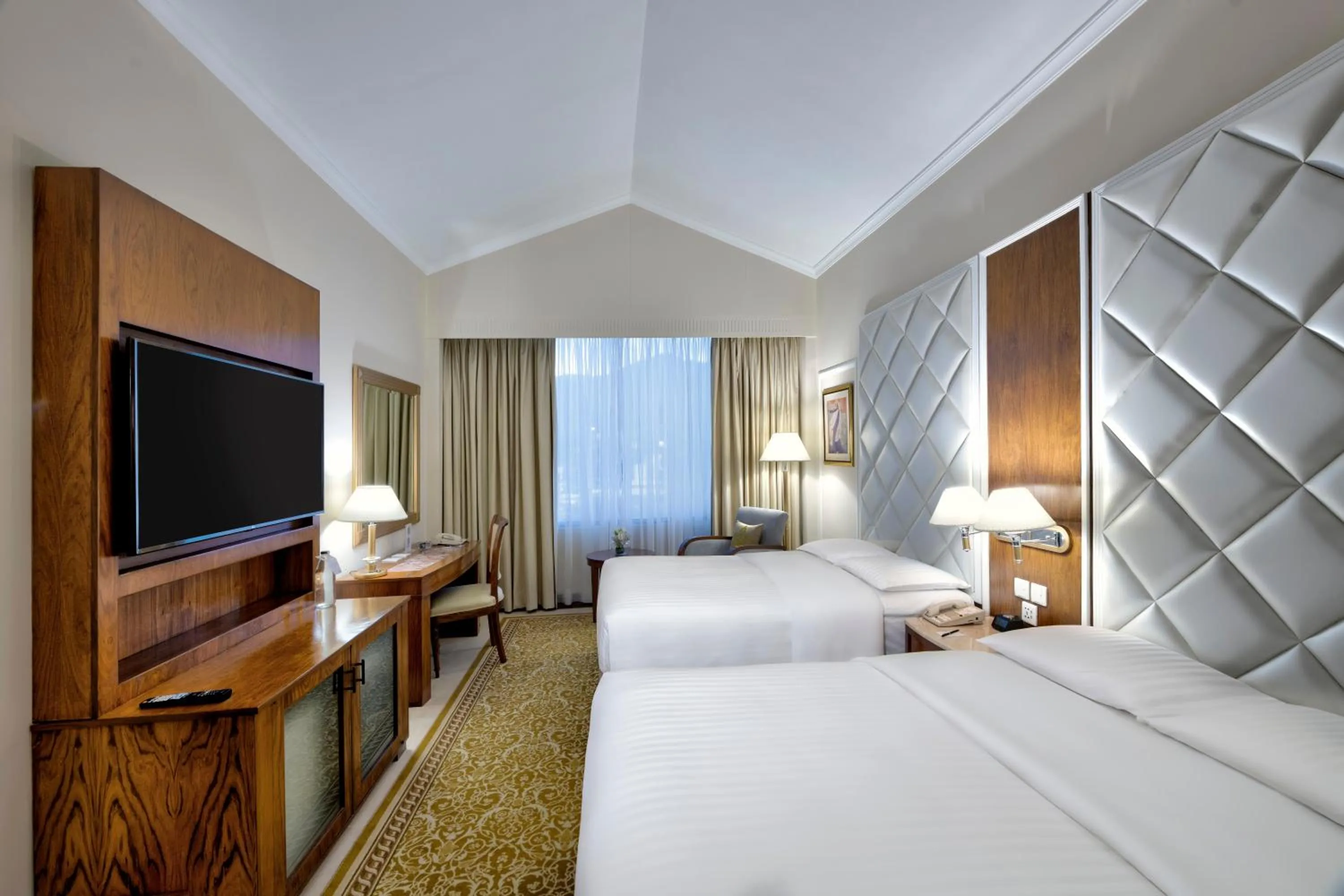 Bed in Islamabad Marriott Hotel