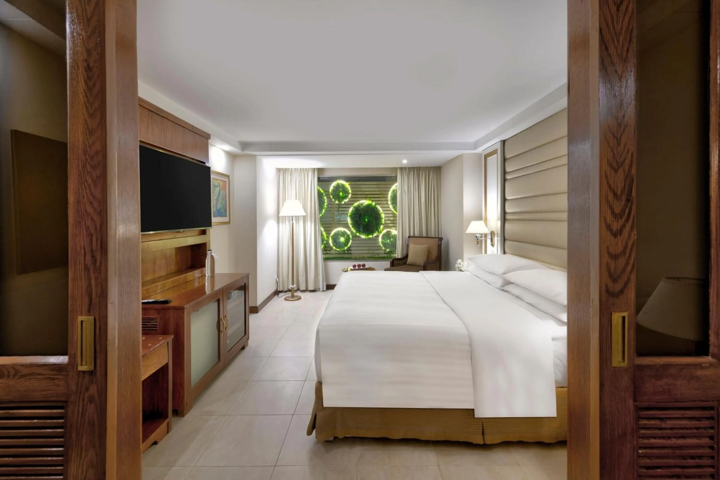 Photo of the whole room, Bed in Islamabad Marriott Hotel