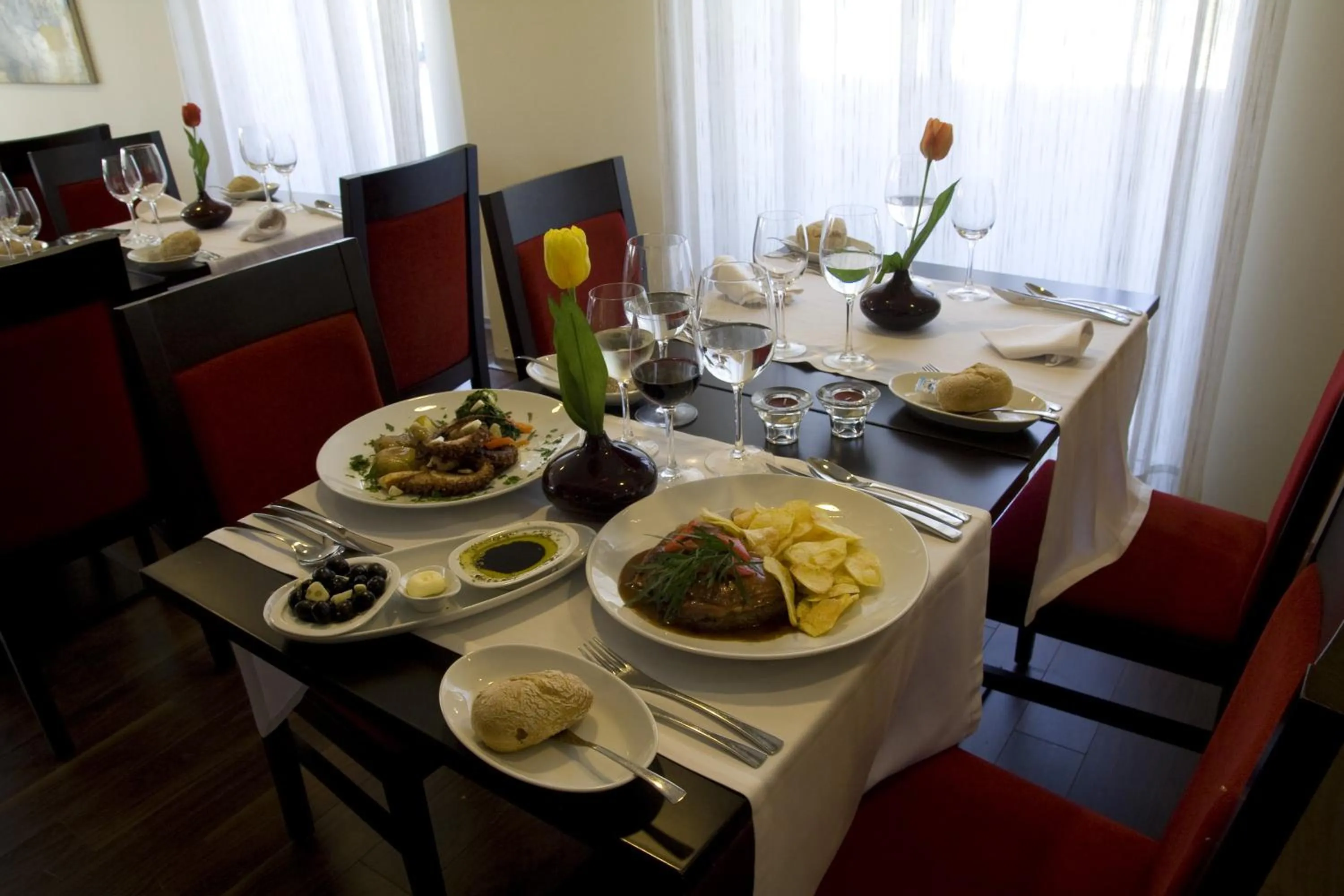 Restaurant/places to eat in Paredes Hotel Apartamento