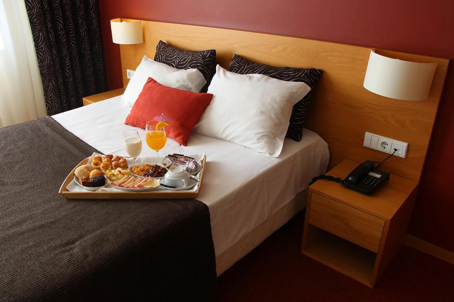 Food and drinks, Bed in Paredes Hotel Apartamento