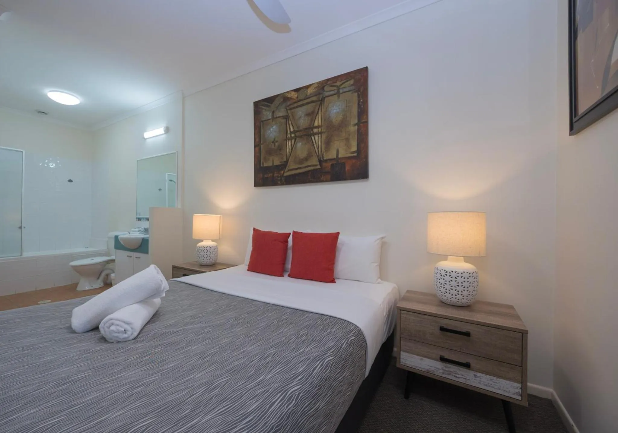 Bedroom, Bed in Endless Summer Resort