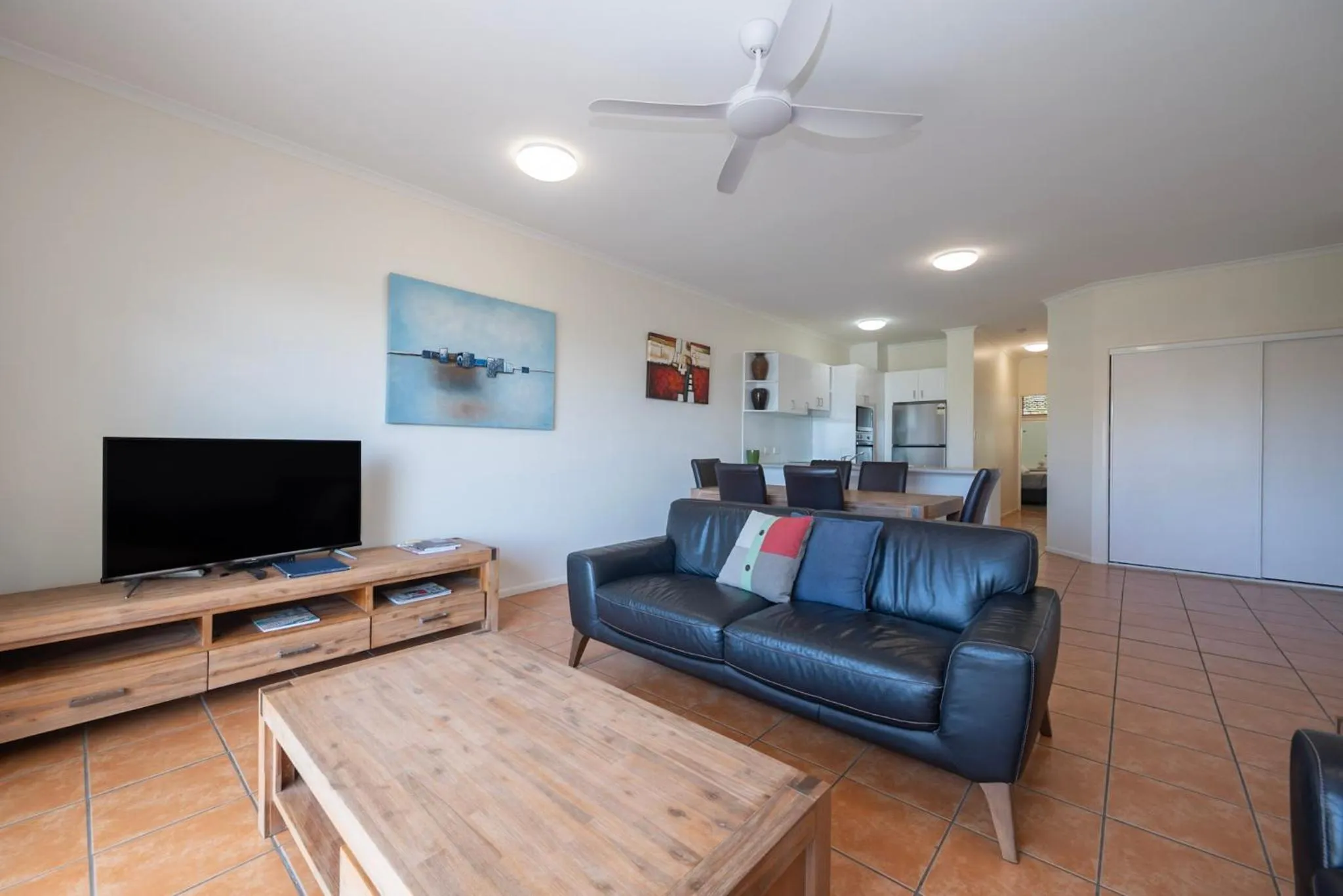 TV and multimedia in Endless Summer Resort