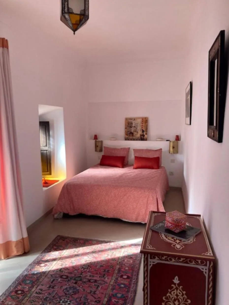 Photo of the whole room, Bed in Riad SASHA