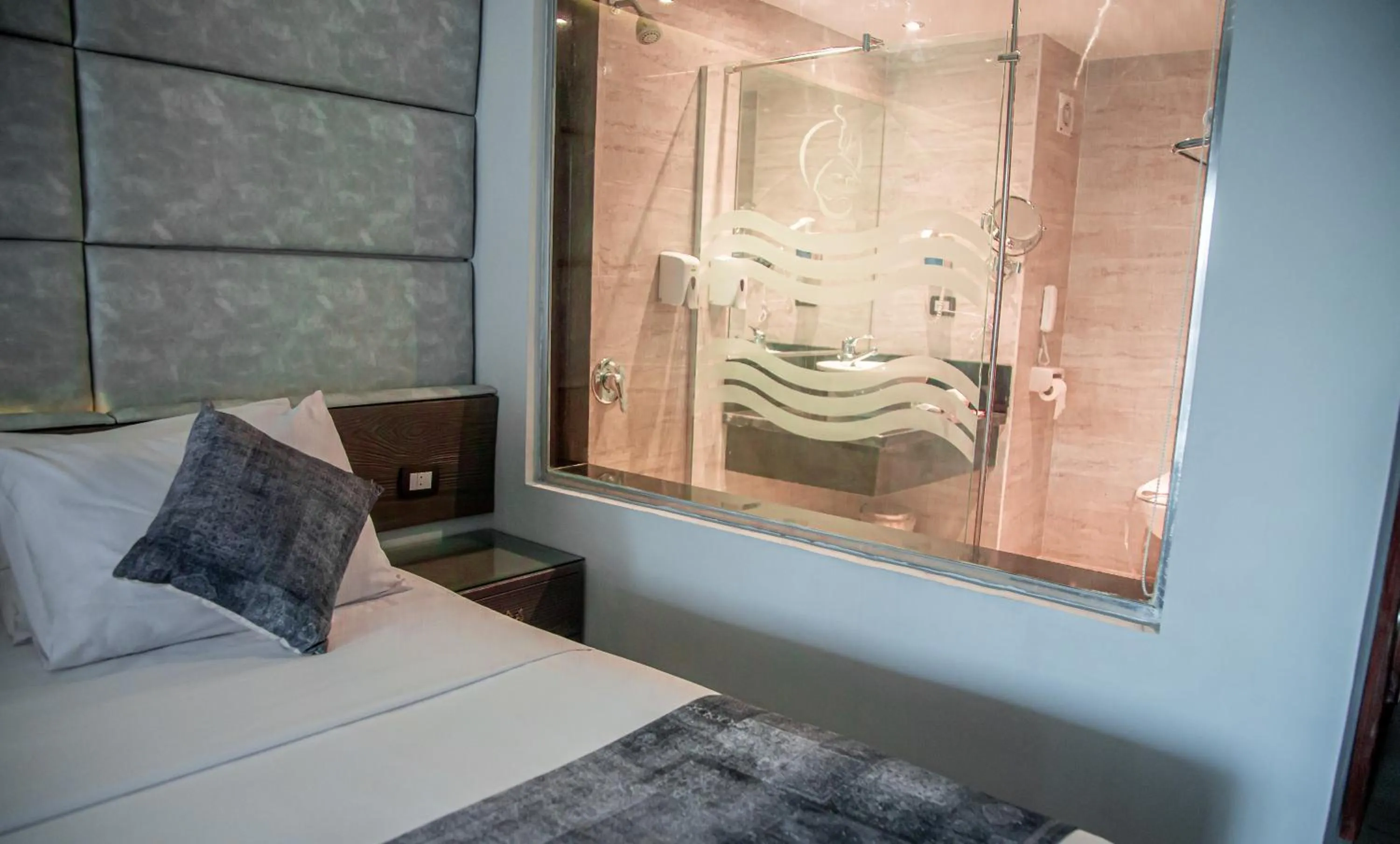 Shower, Bed in Ali Baba Palace Resort