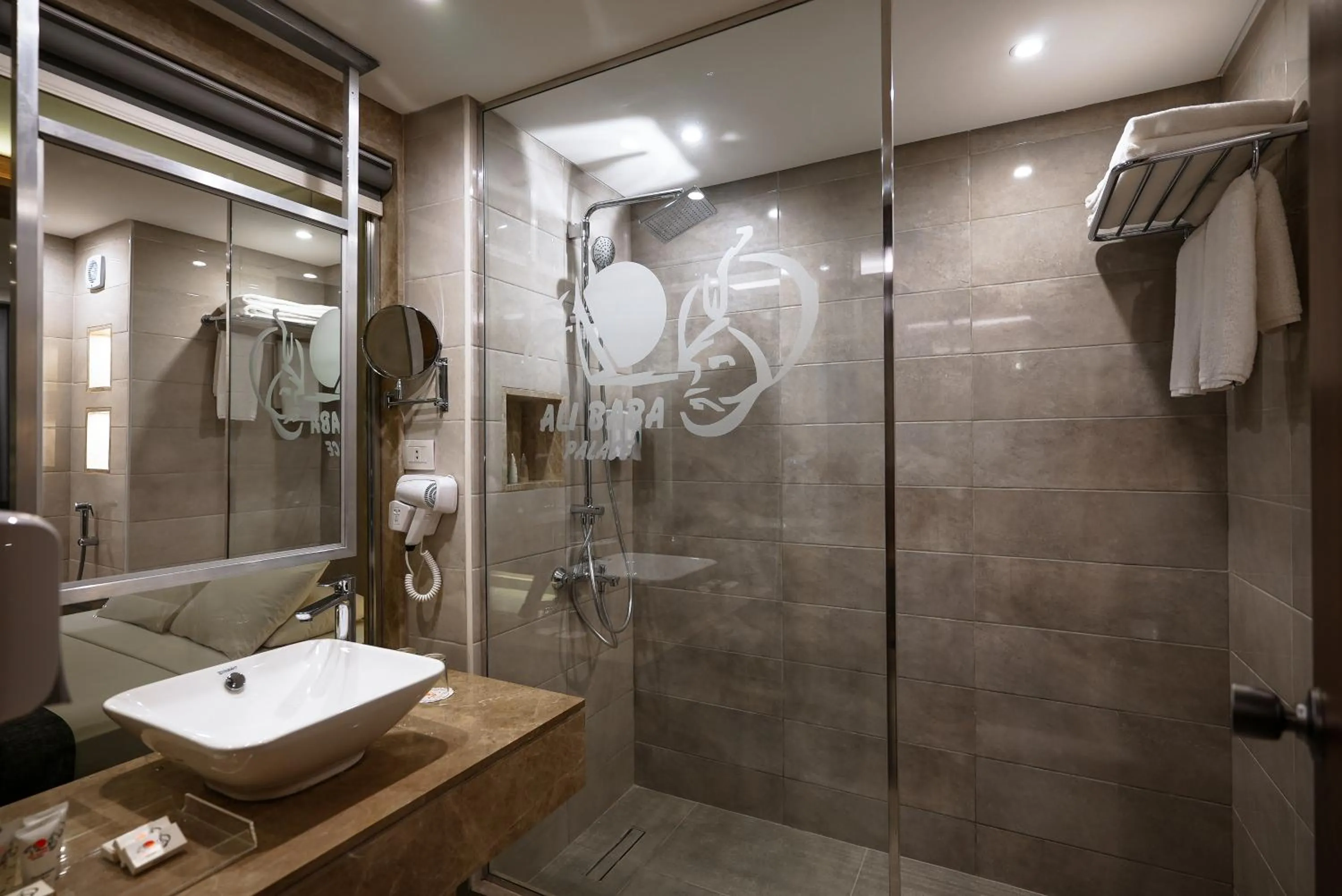 Shower in Ali Baba Palace Resort