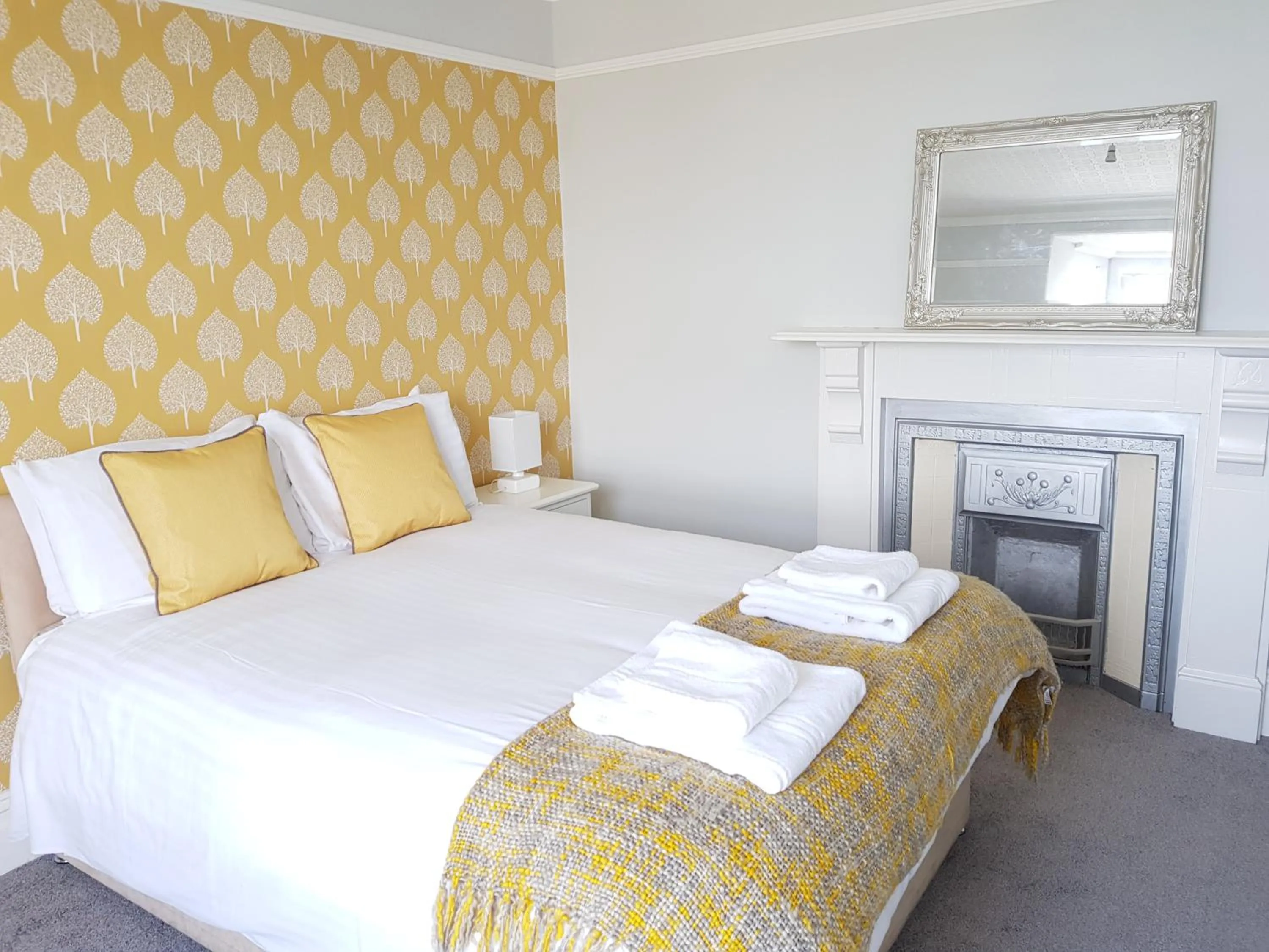 Photo of the whole room, Bed in Saltwater