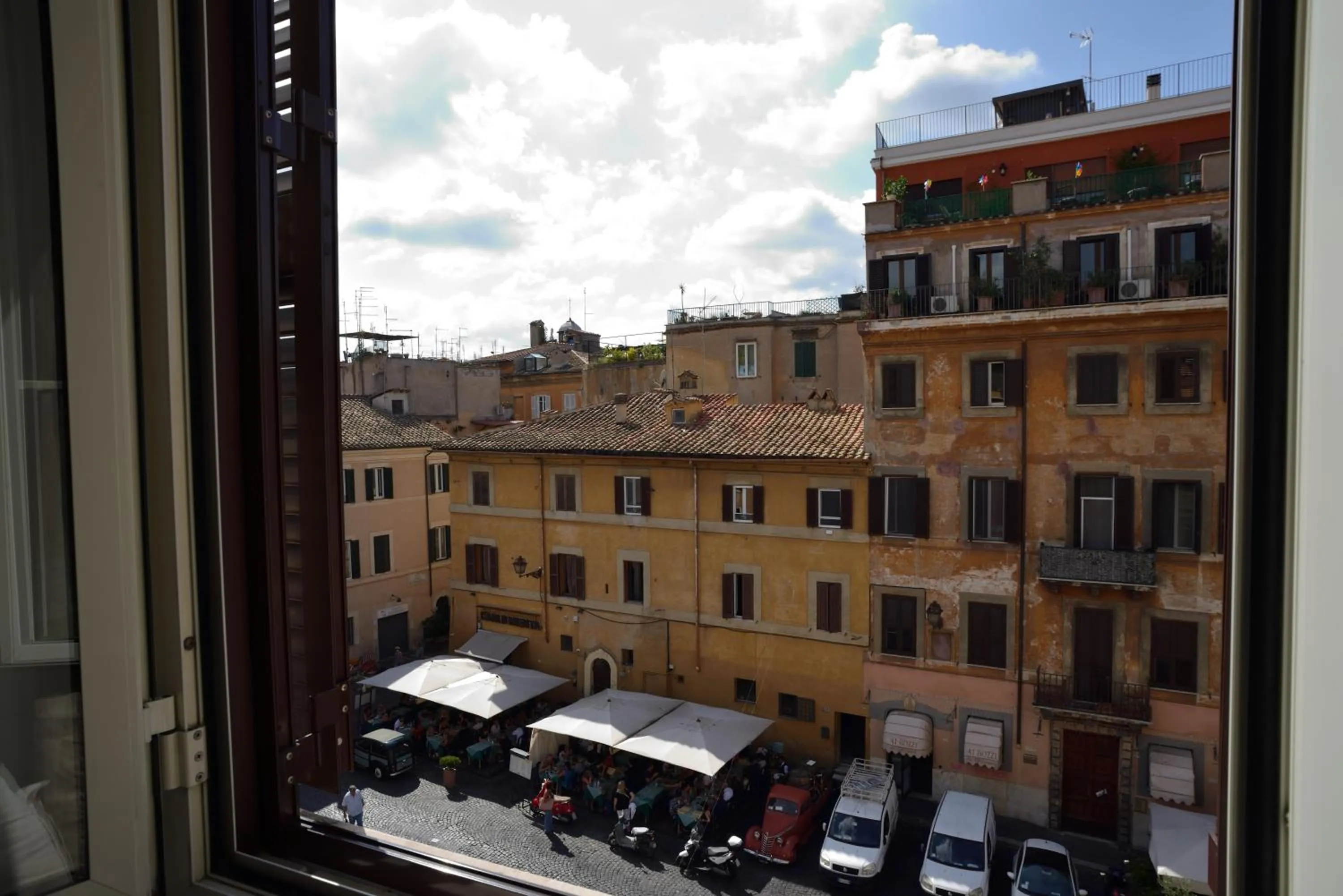 Street view in Livia B&B - Trastevere
