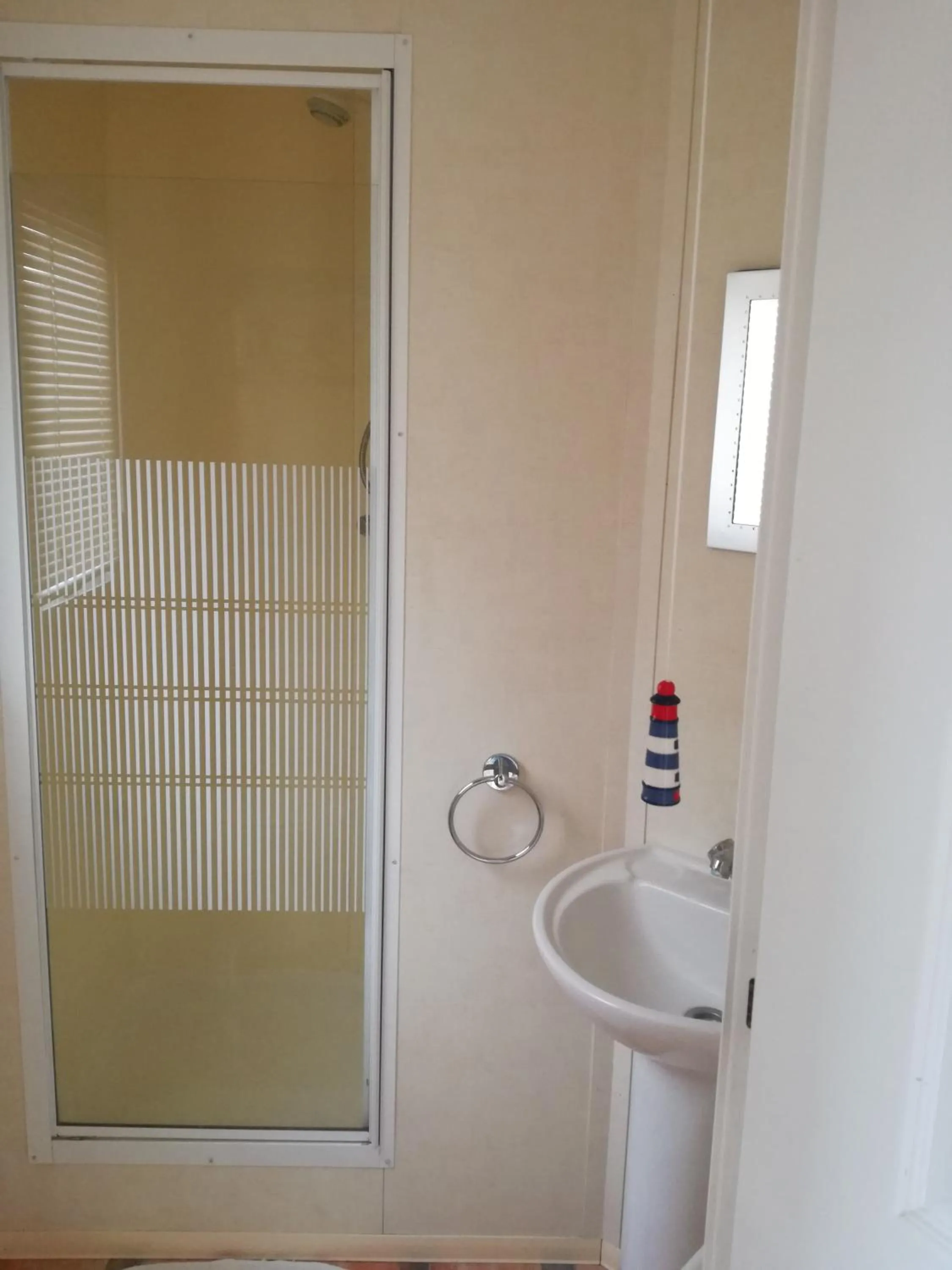 Bathroom in Happy Days Caravan 90 Primrose Field Primrose Valley