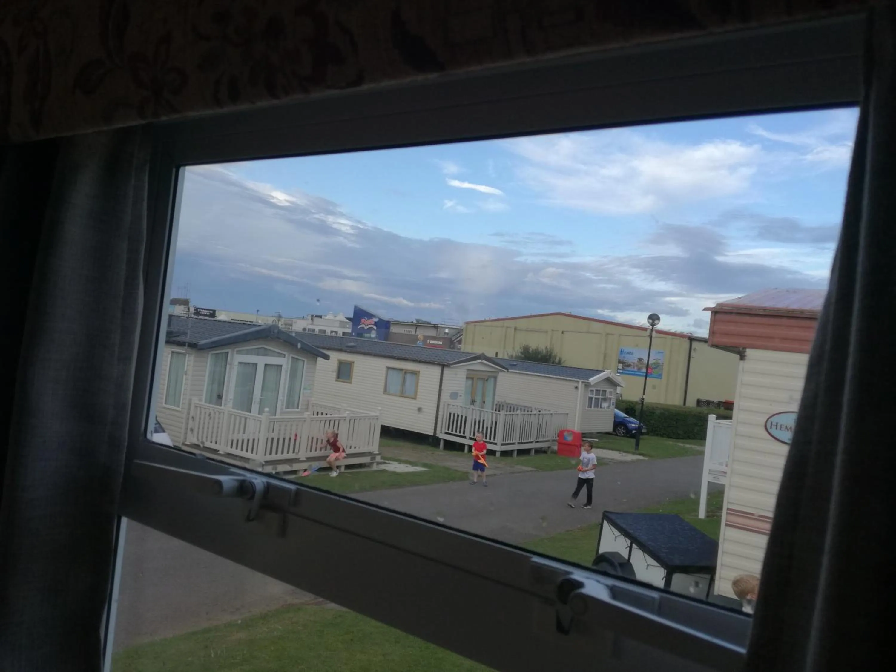 Evening entertainment in Happy Days Caravan 90 Primrose Field Primrose Valley