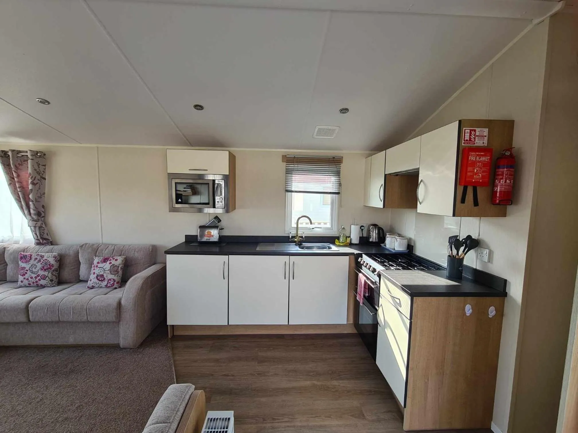 Kitchen or kitchenette in Happy Days Caravan 90 Primrose Field Primrose Valley