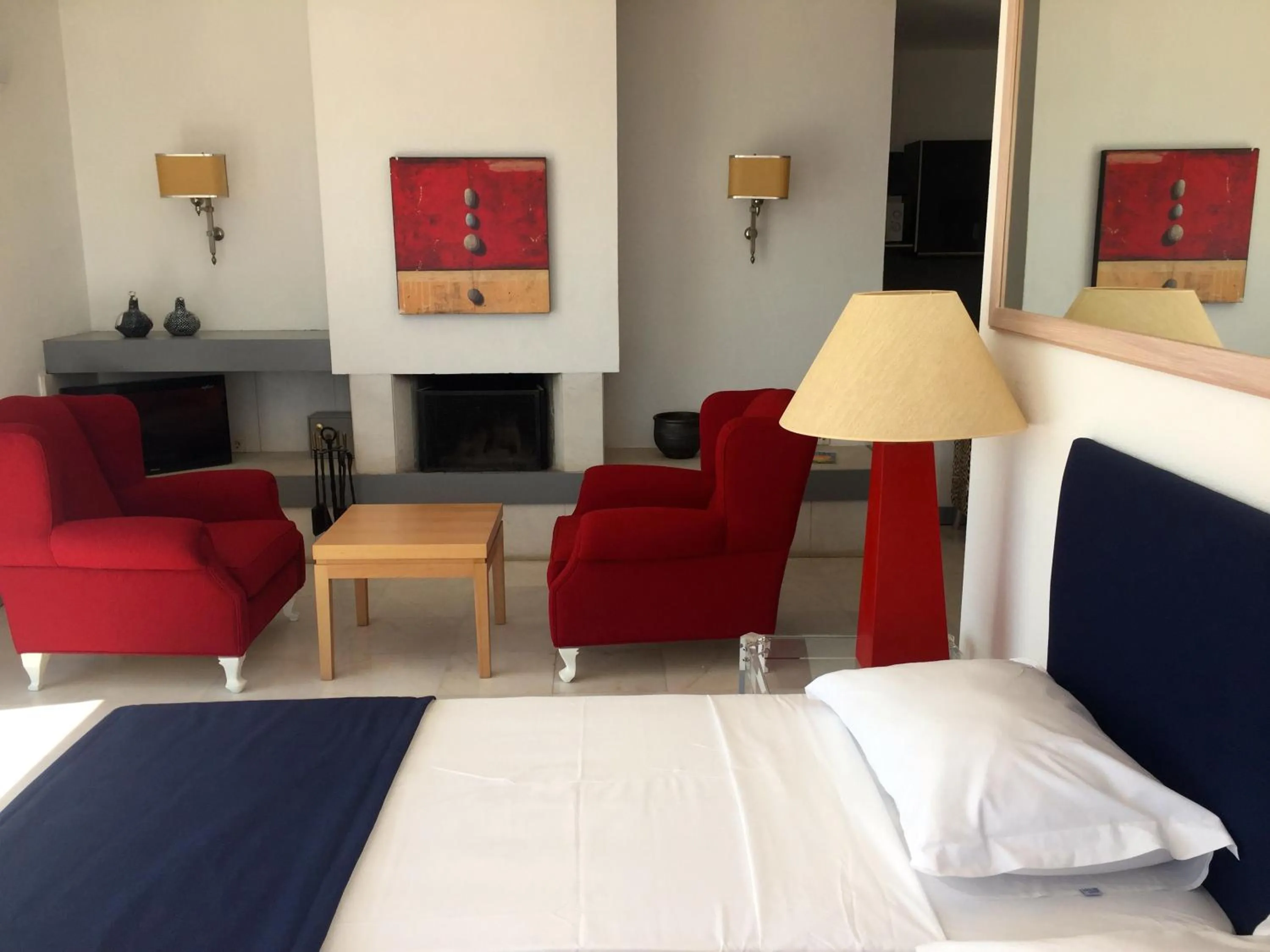 Seating area, Bed in Almar Hotel Apartamento