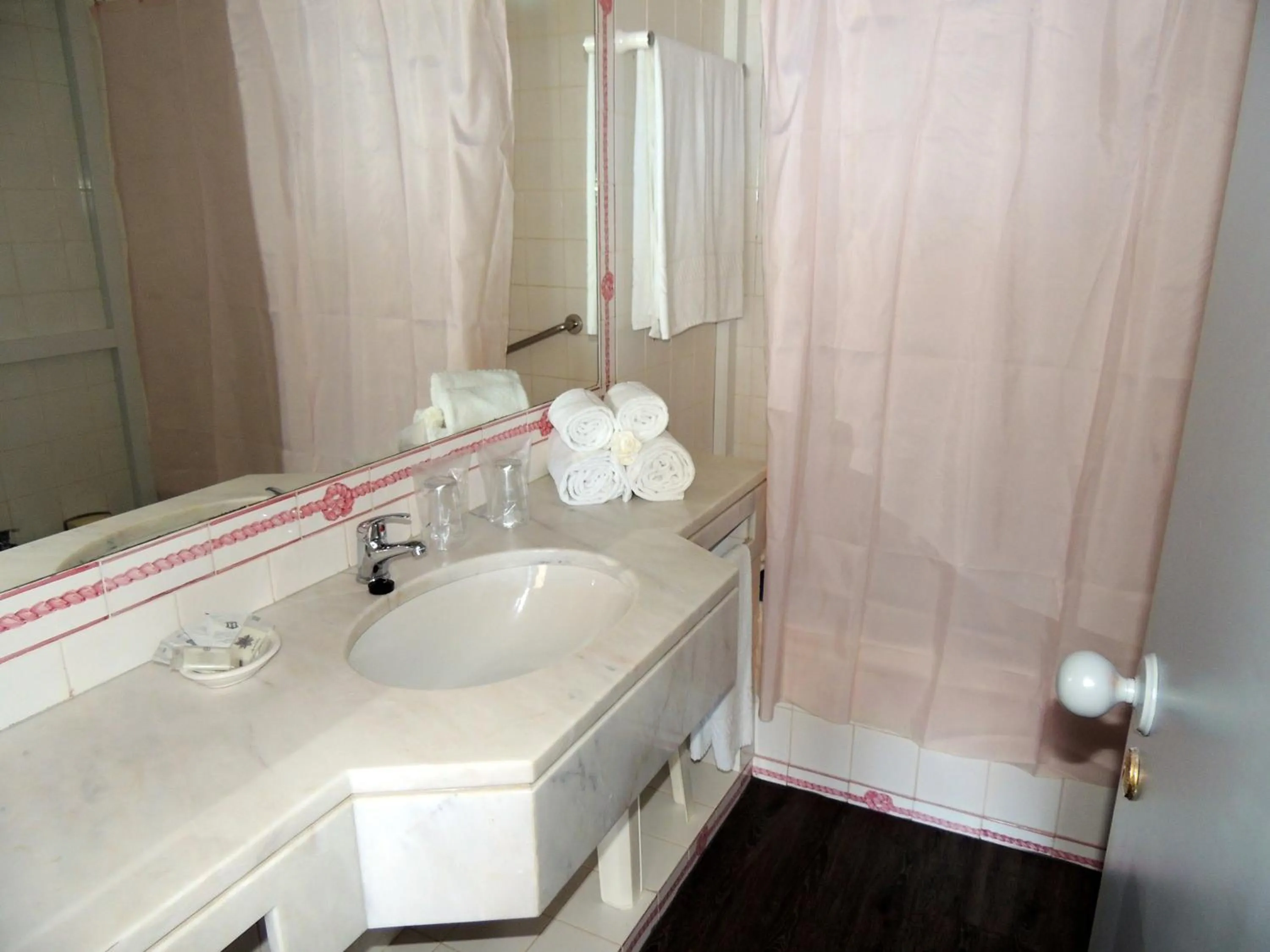 Bathroom in Almar Hotel Apartamento