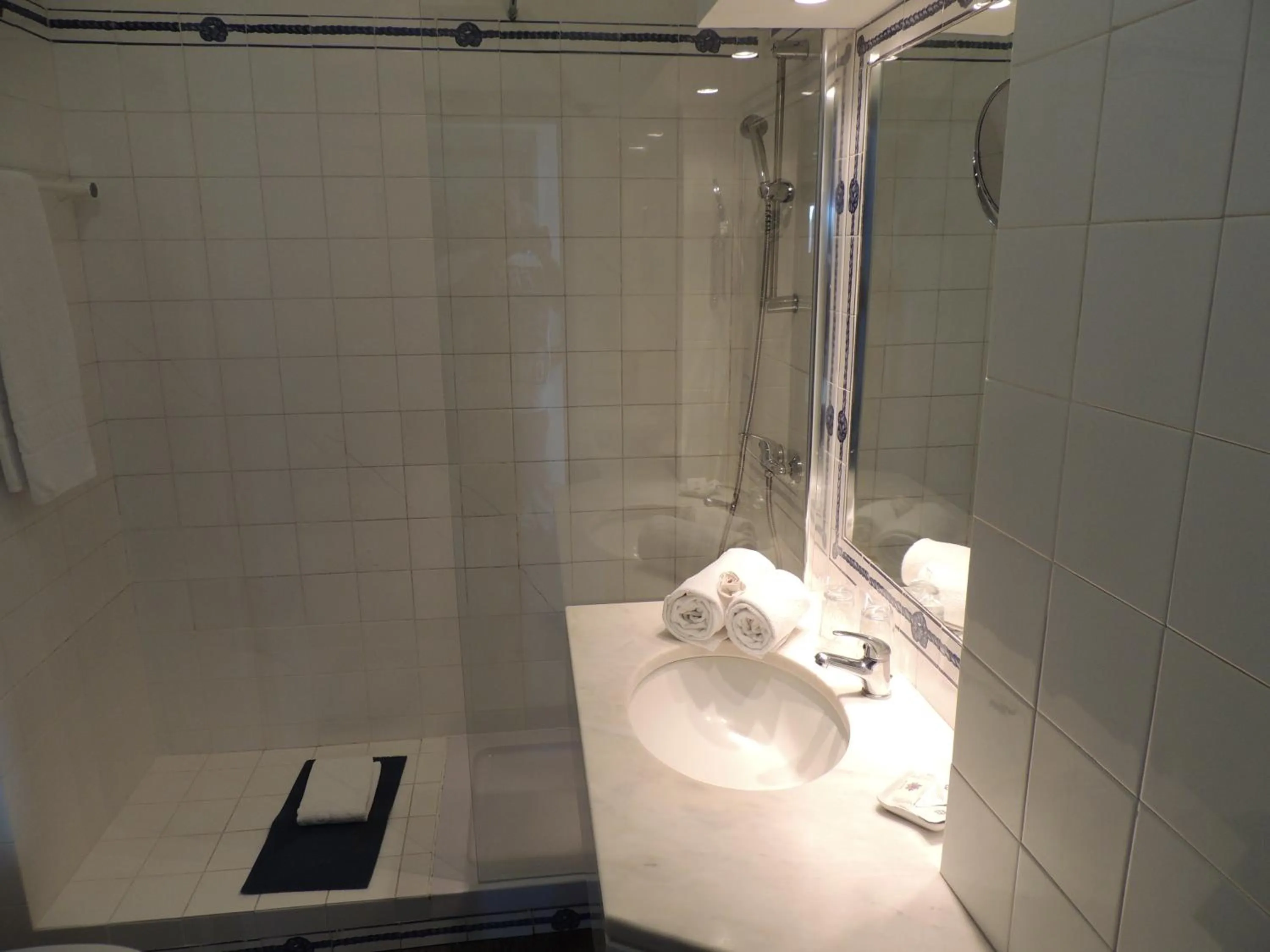 Shower in Almar Hotel Apartamento