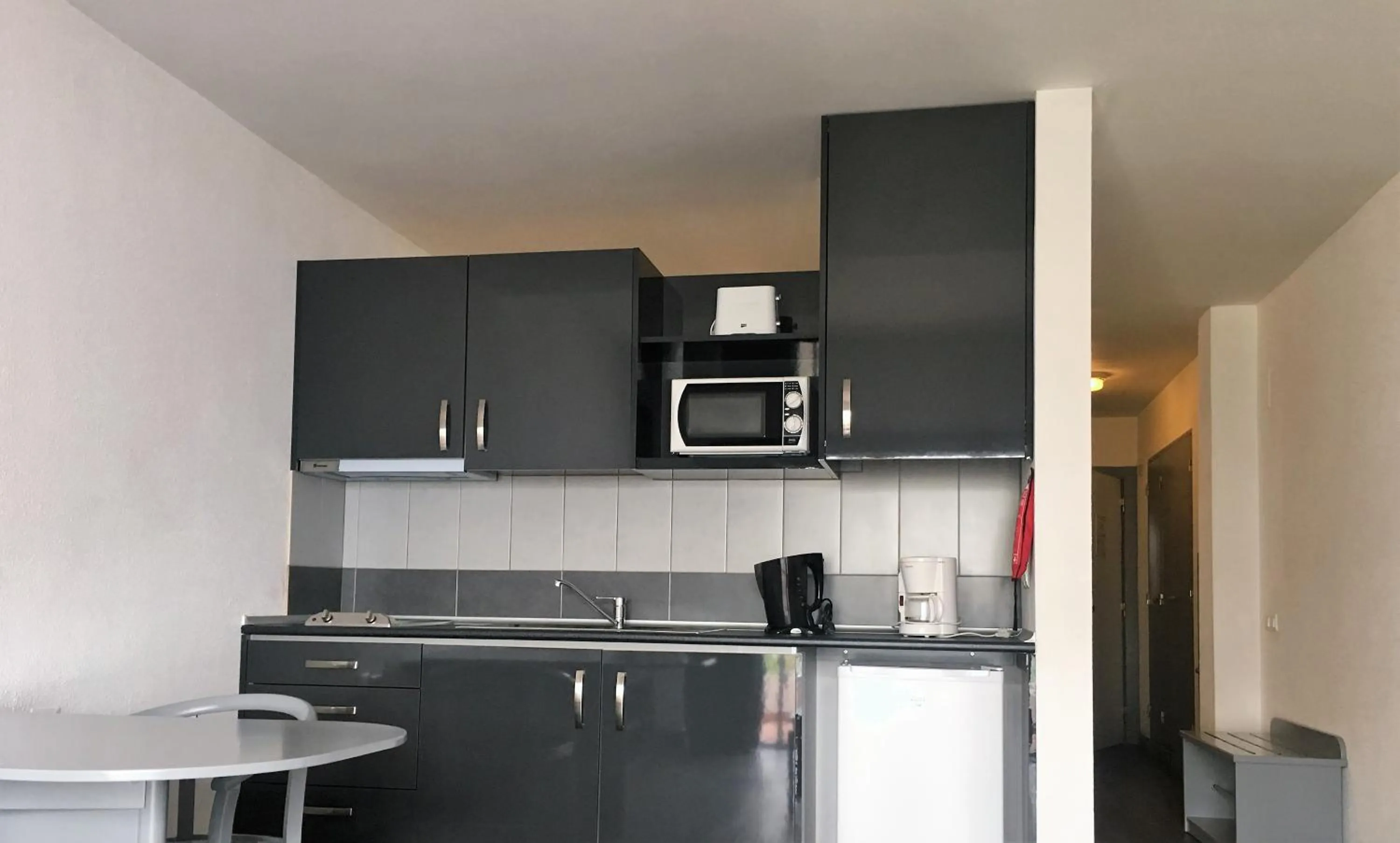 Kitchen or kitchenette in Almar Hotel Apartamento