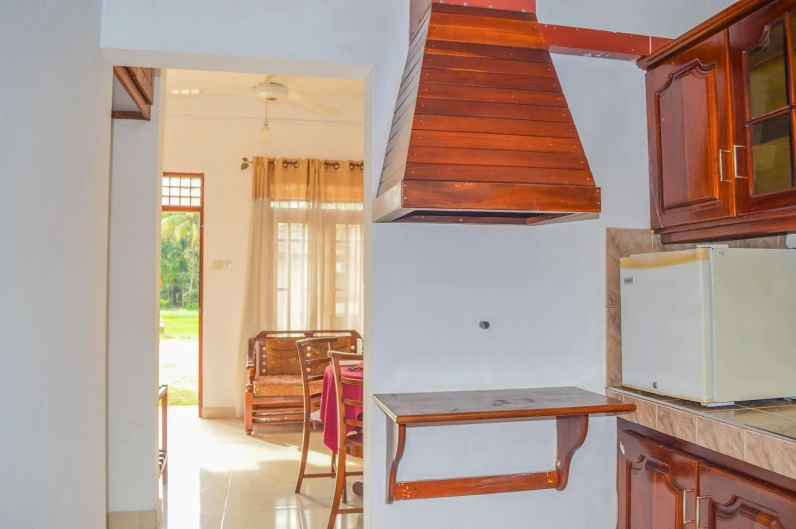 Kitchen or kitchenette in Airport Green View Hotel Katunayake