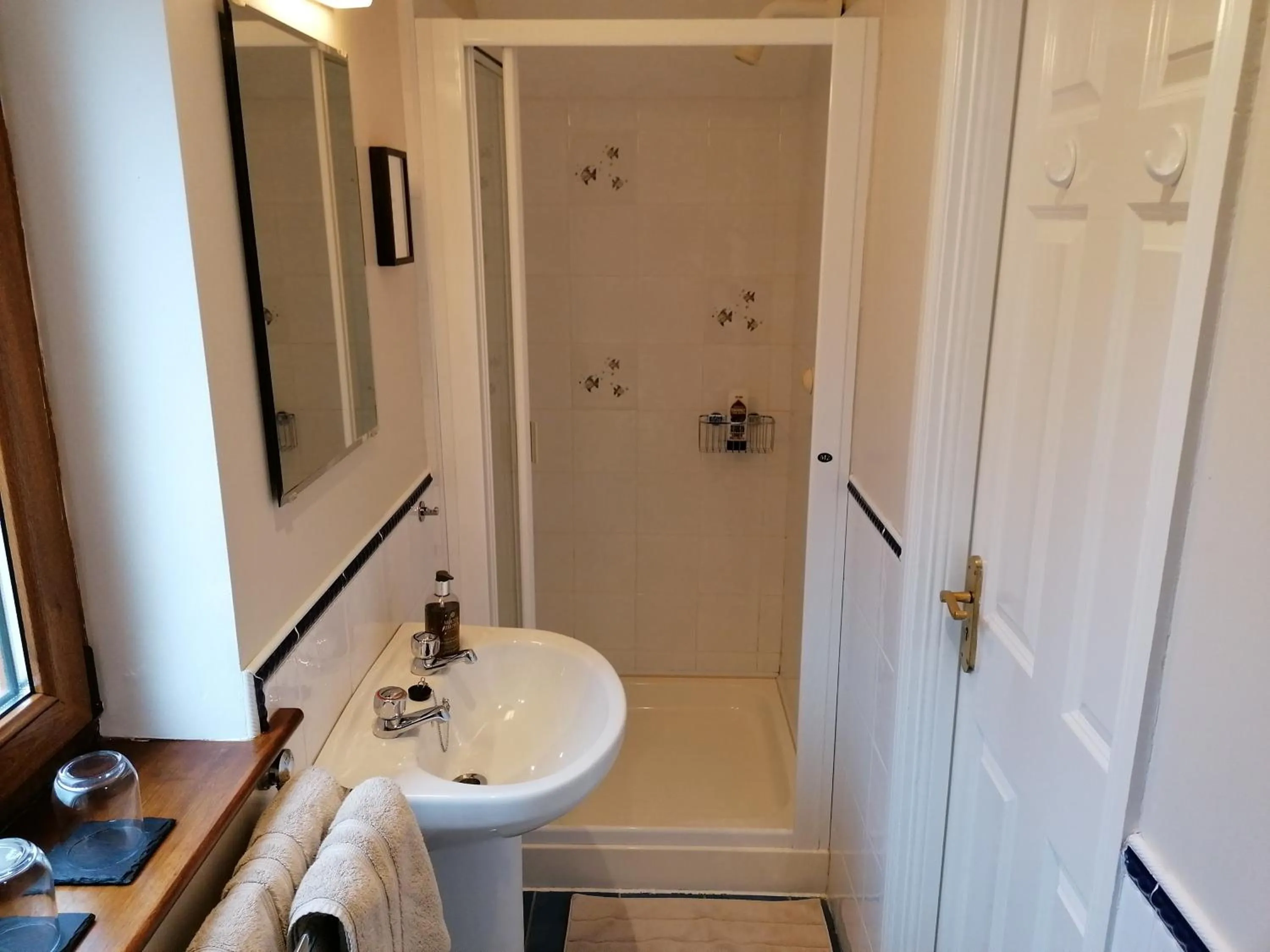 Shower in Valhalla BnB