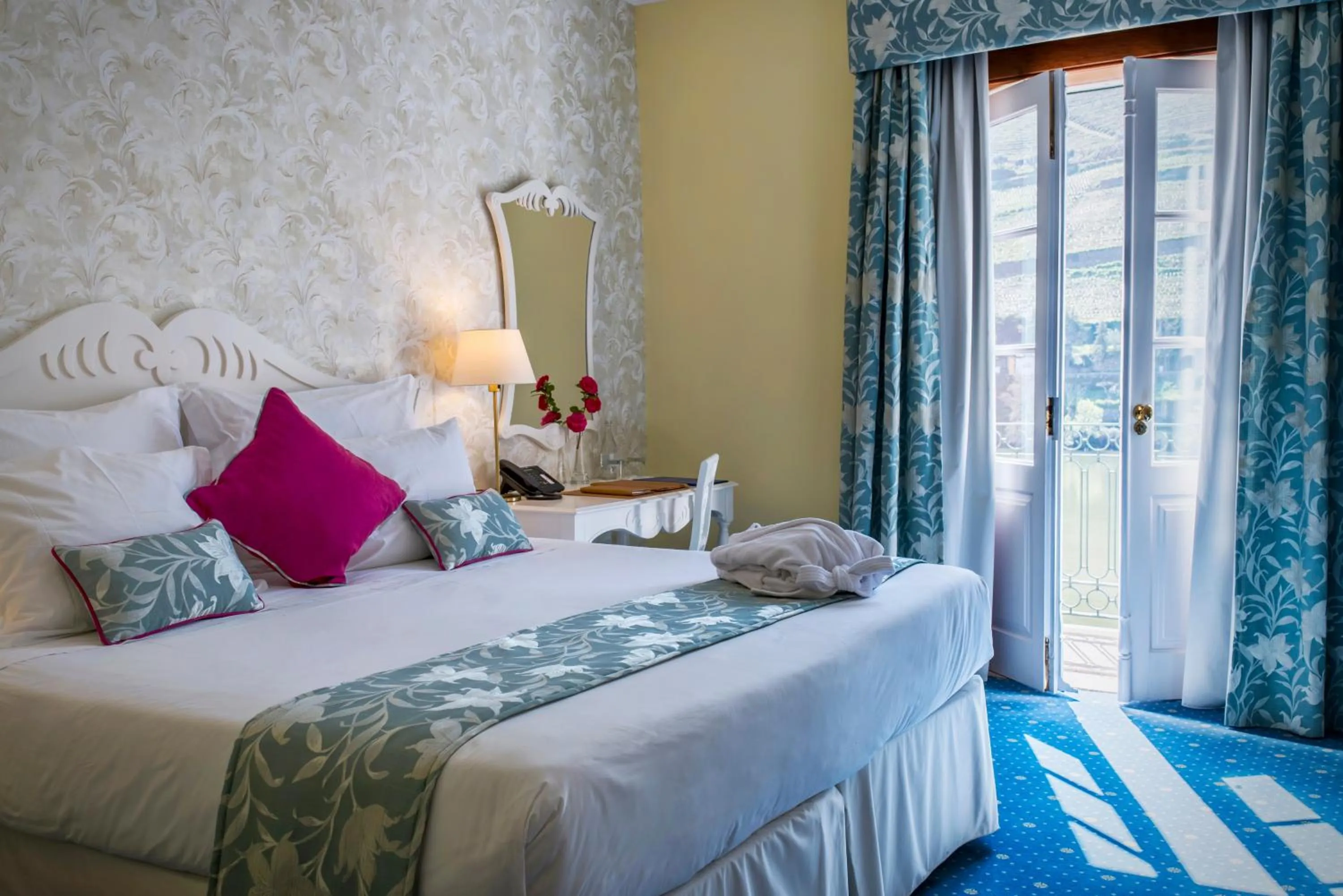 Bedroom, Bed in The Vintage House - Douro