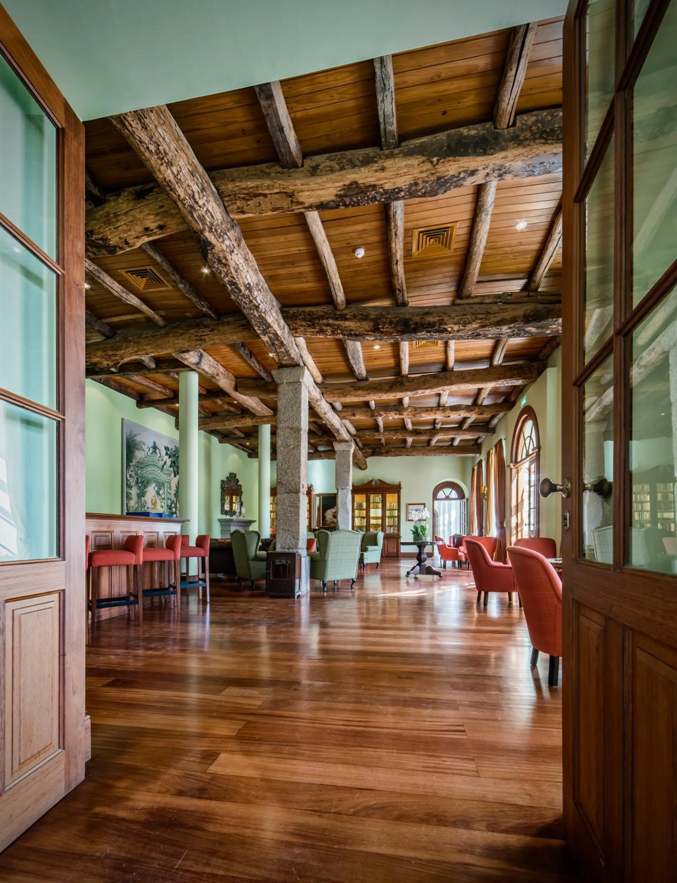 Library in The Vintage House - Douro