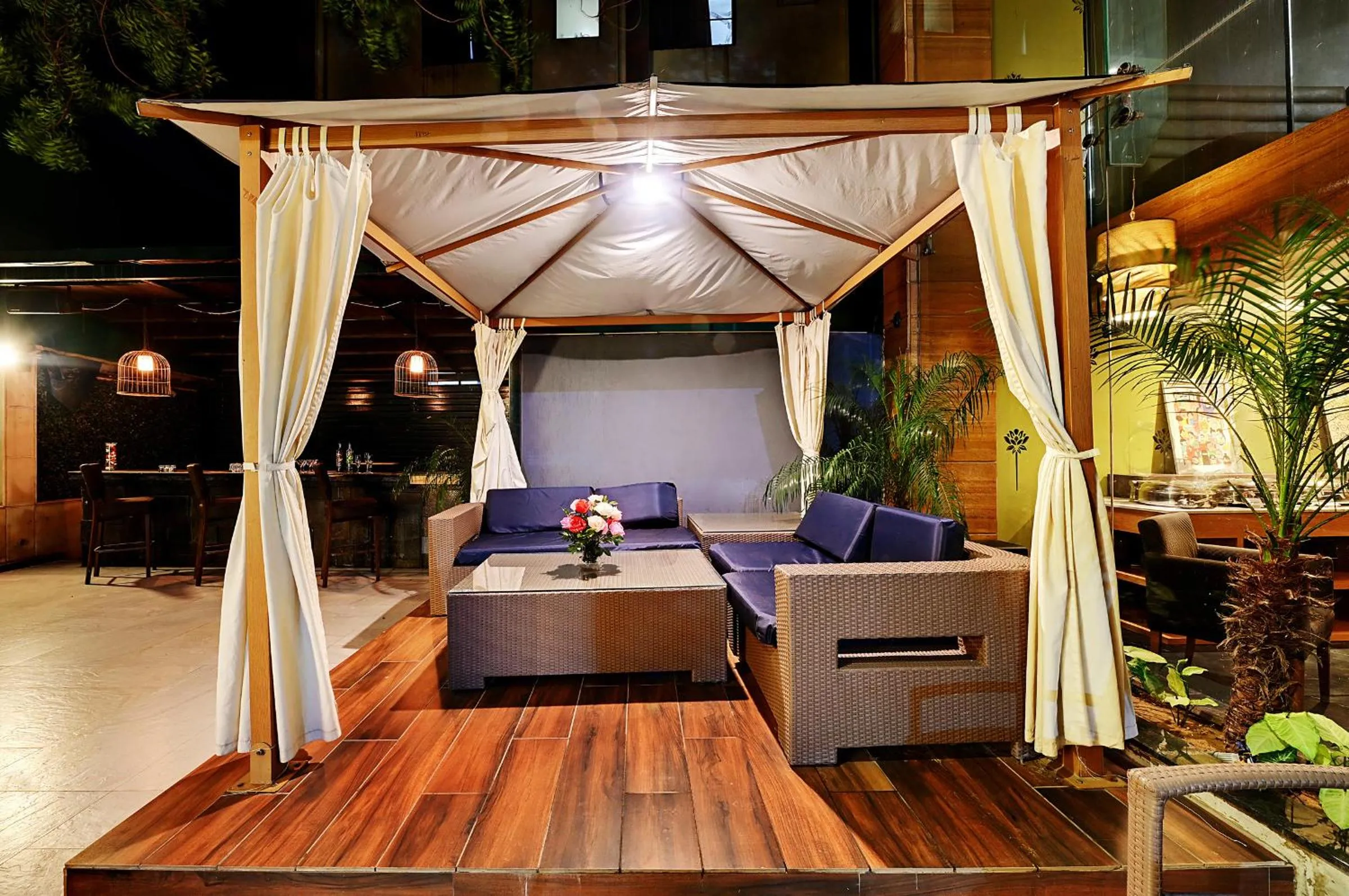 Dining area in Quality Inn Gurgaon