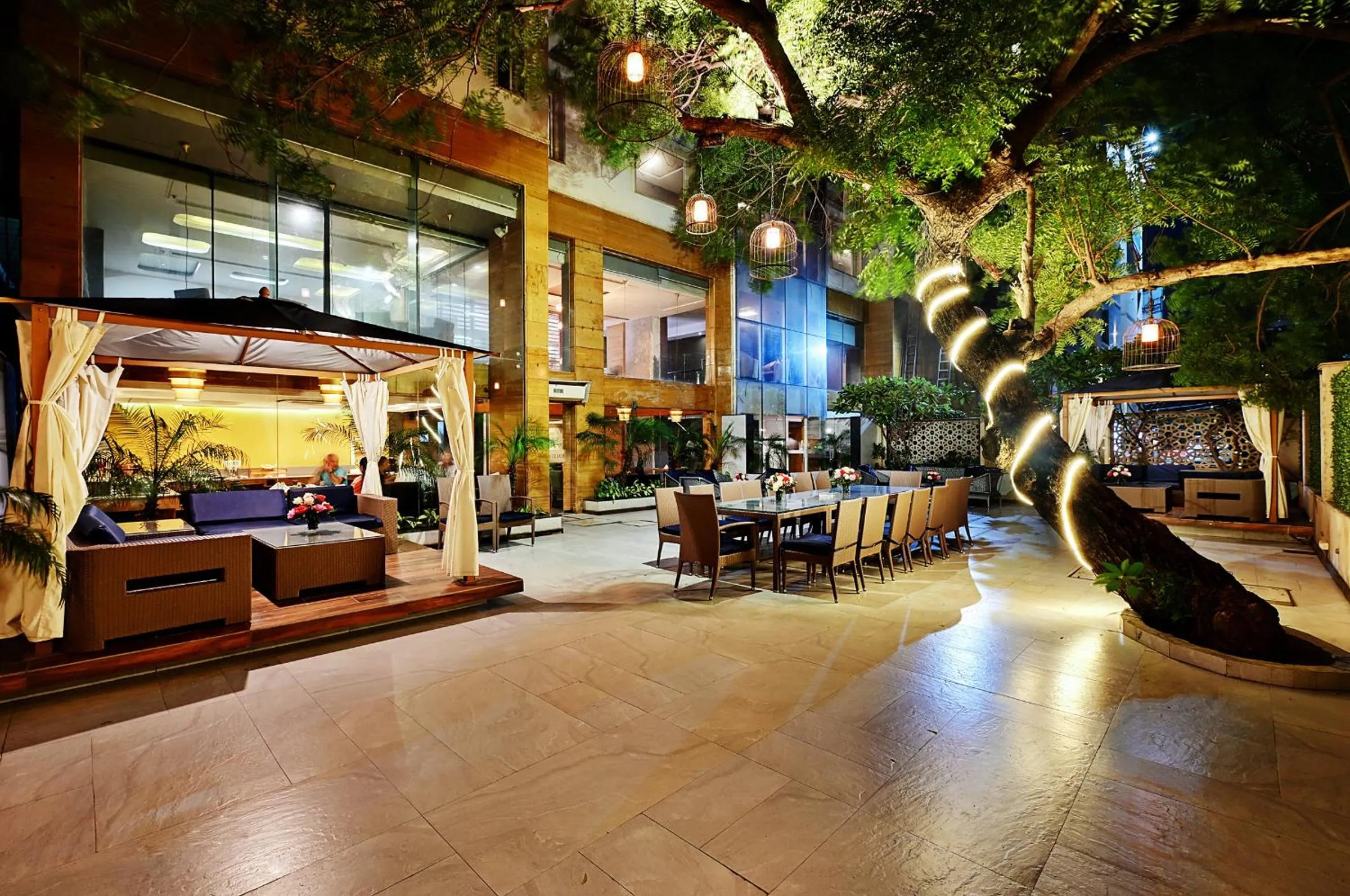 Restaurant/places to eat in Quality Inn Gurgaon