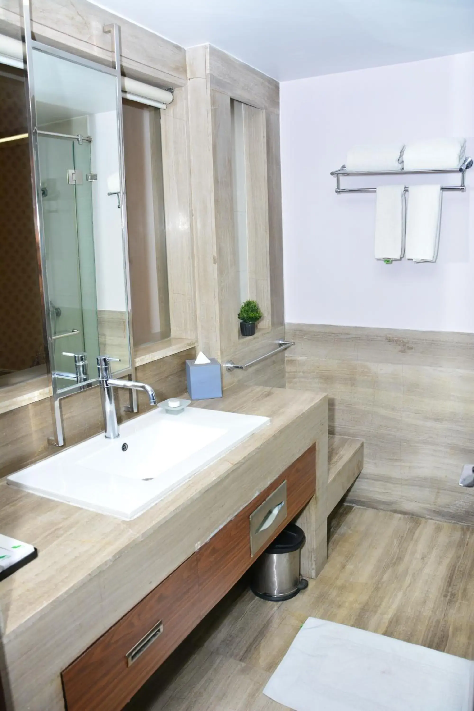 Bathroom in Quality Inn Gurgaon