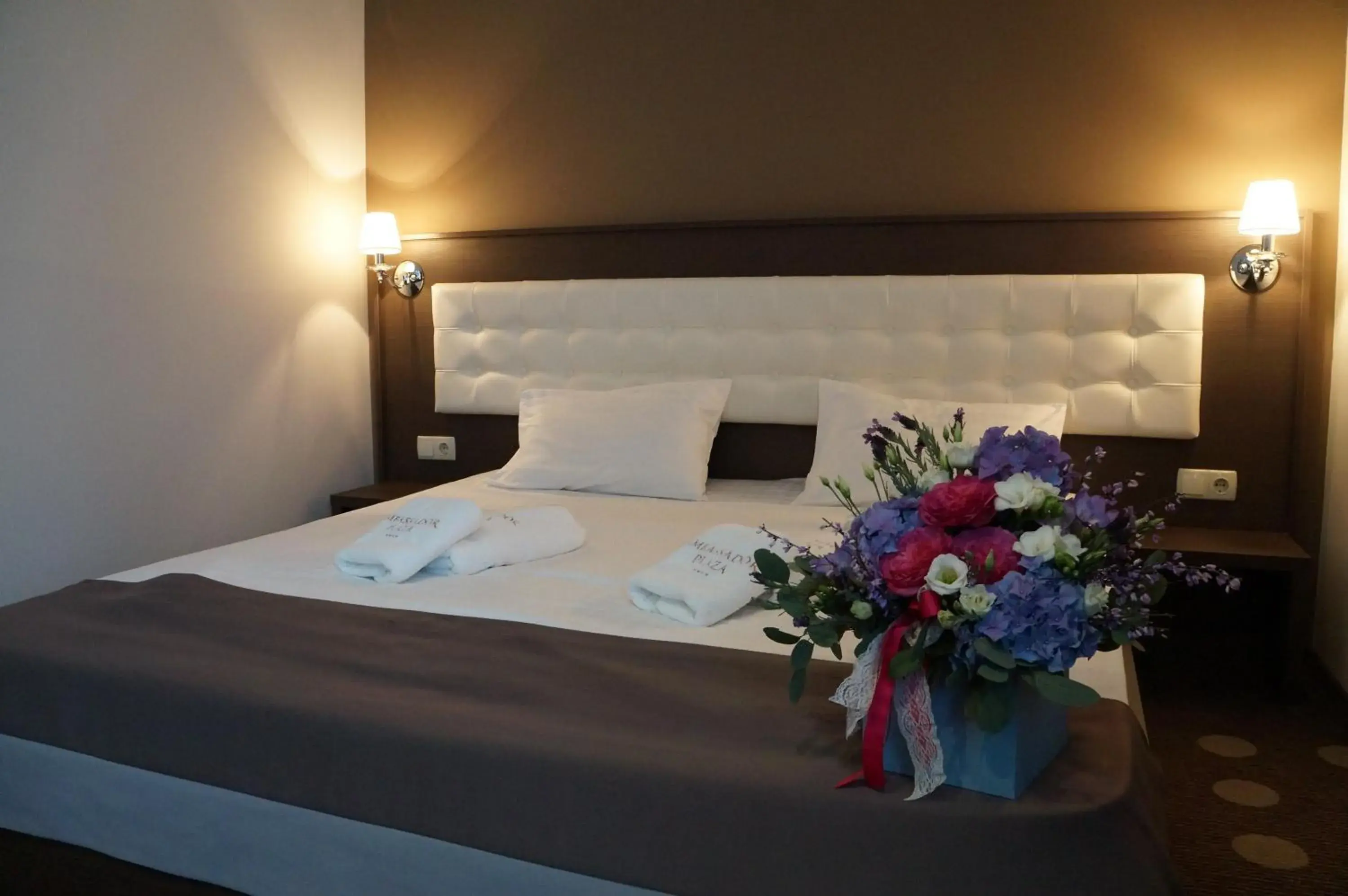 Photo of the whole room, Bed in Ambassador Plaza Photo of the whole room, Bed in Ambassador Plaza