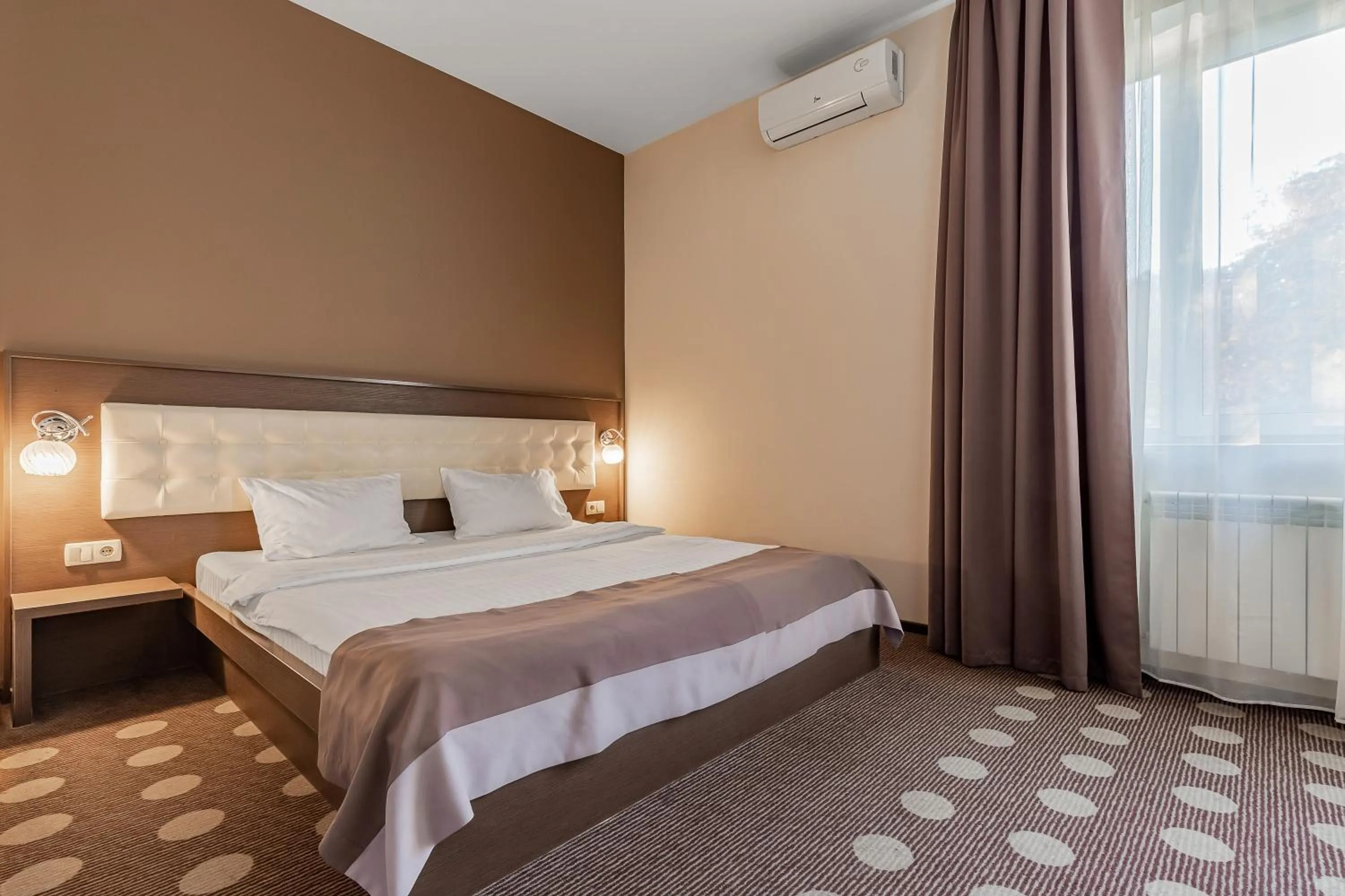 Bed in Ambassador Plaza