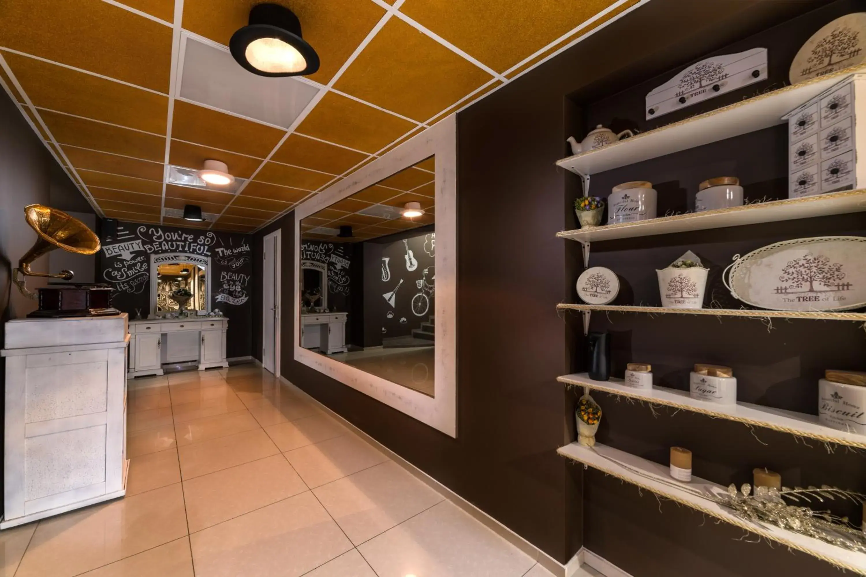 Restaurant/places to eat in Ambassador Plaza Restaurant/places to eat in Ambassador Plaza