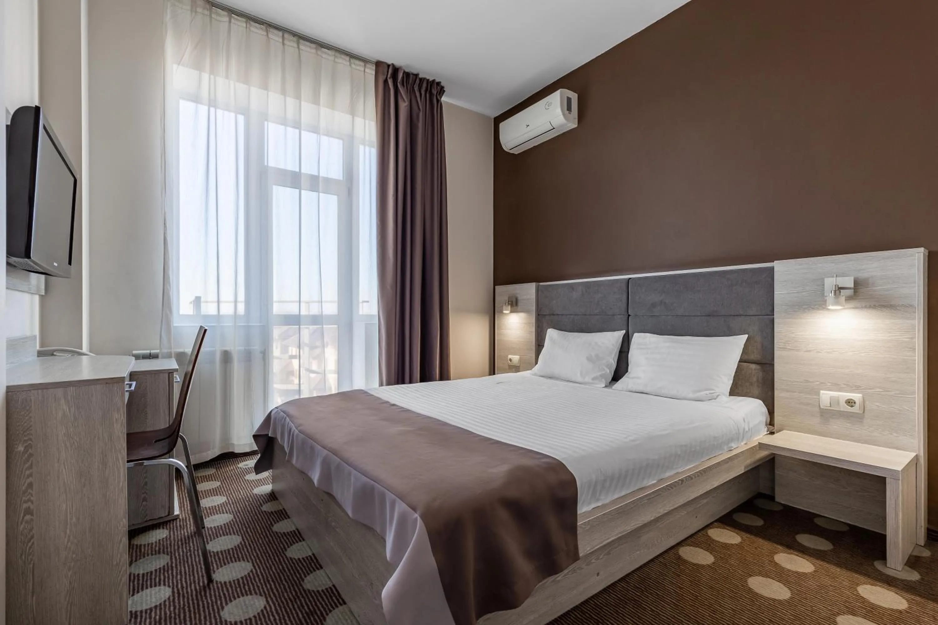 Bed in Ambassador Plaza