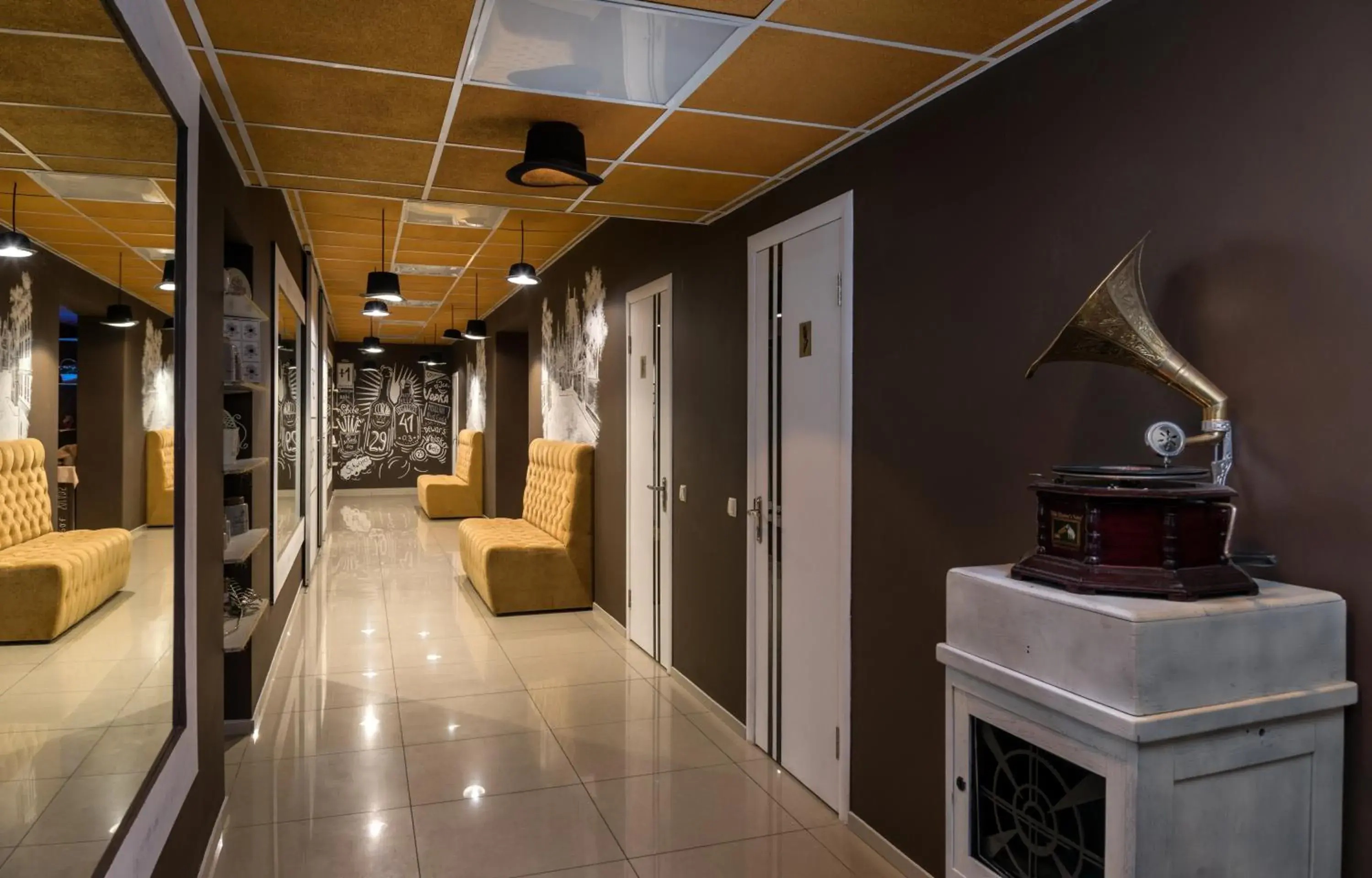 Restaurant/places to eat in Ambassador Plaza Restaurant/places to eat in Ambassador Plaza