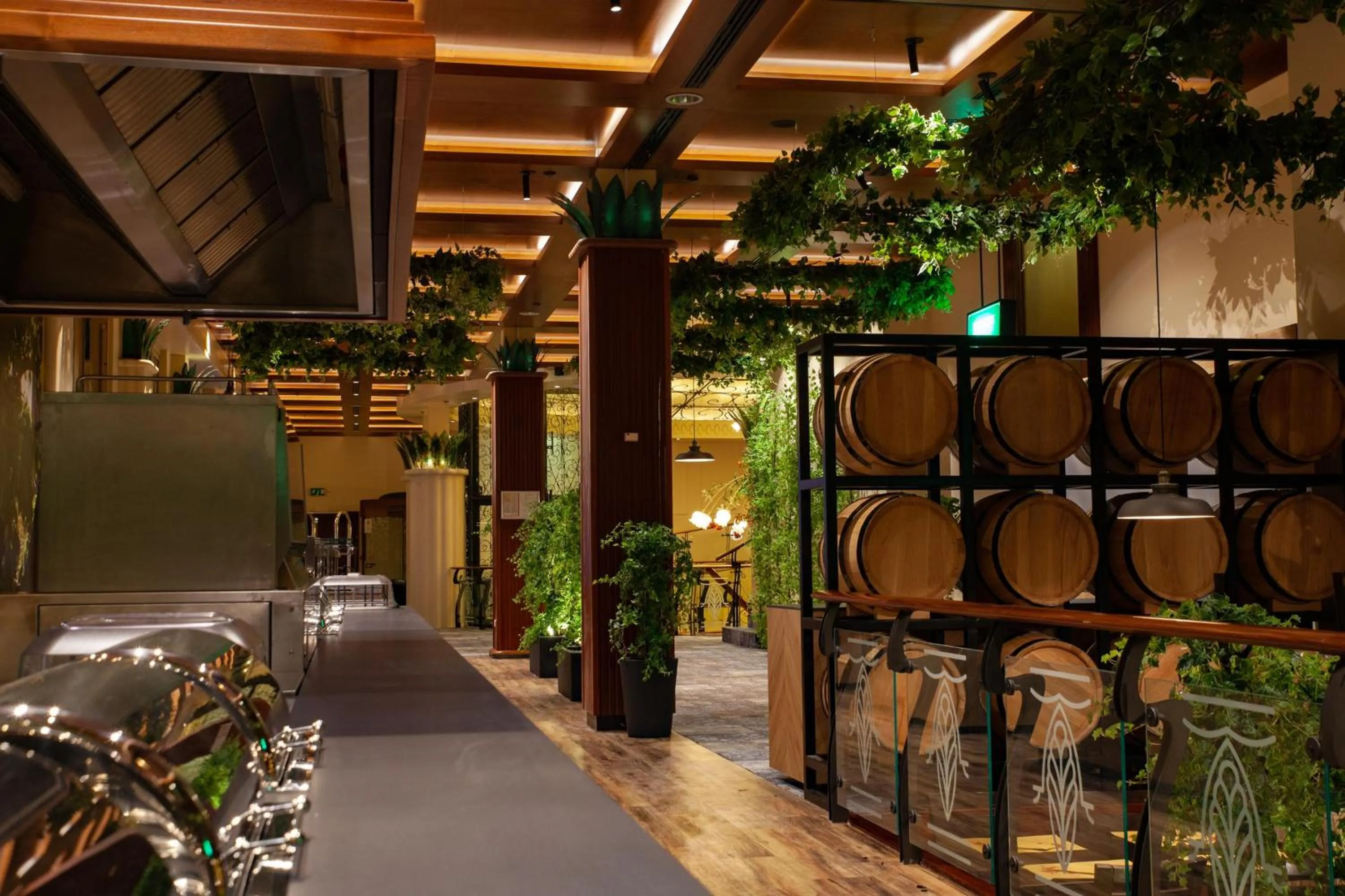 Restaurant/places to eat in Park, Hotel & Entertainment