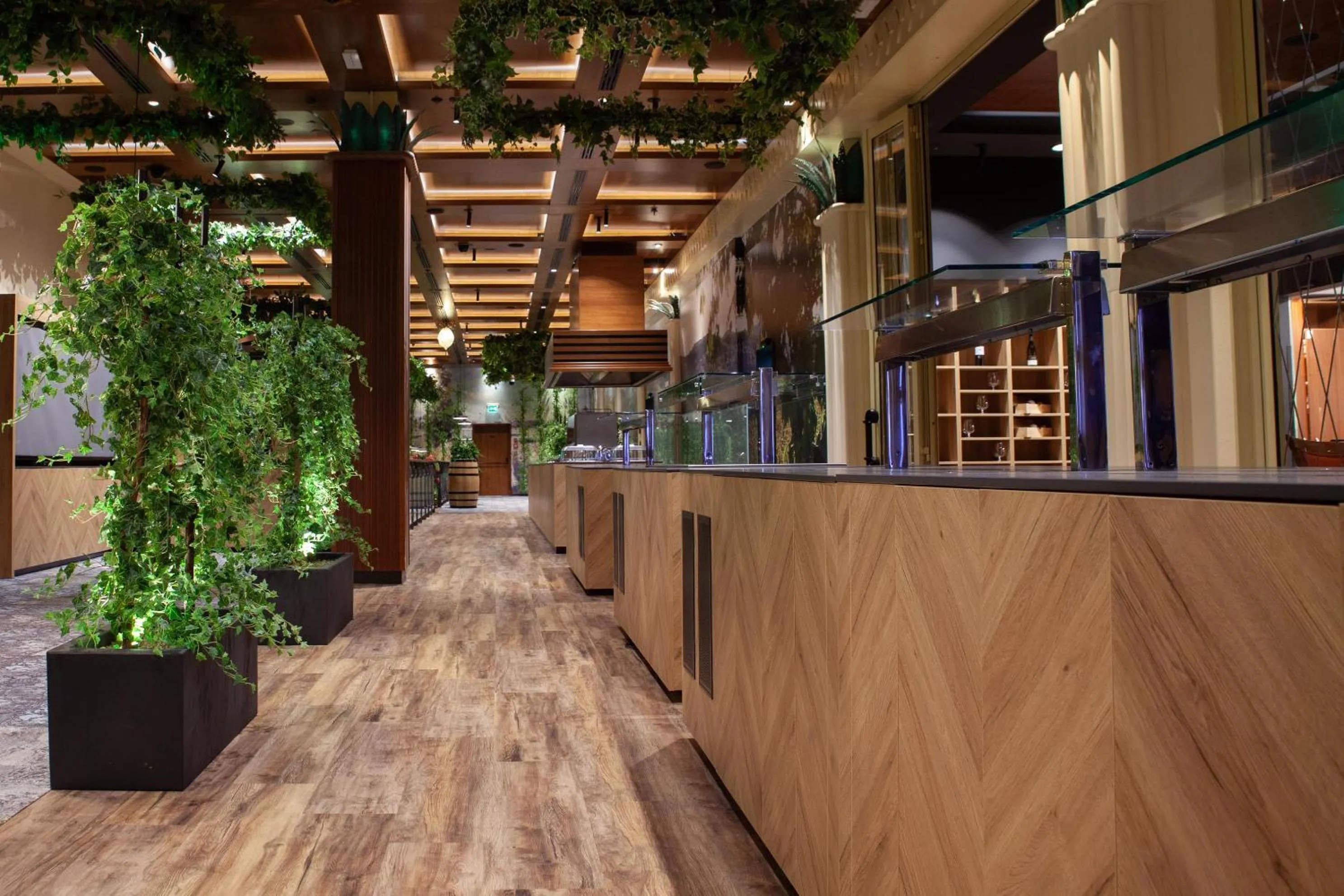 Restaurant/places to eat in Park, Hotel & Entertainment