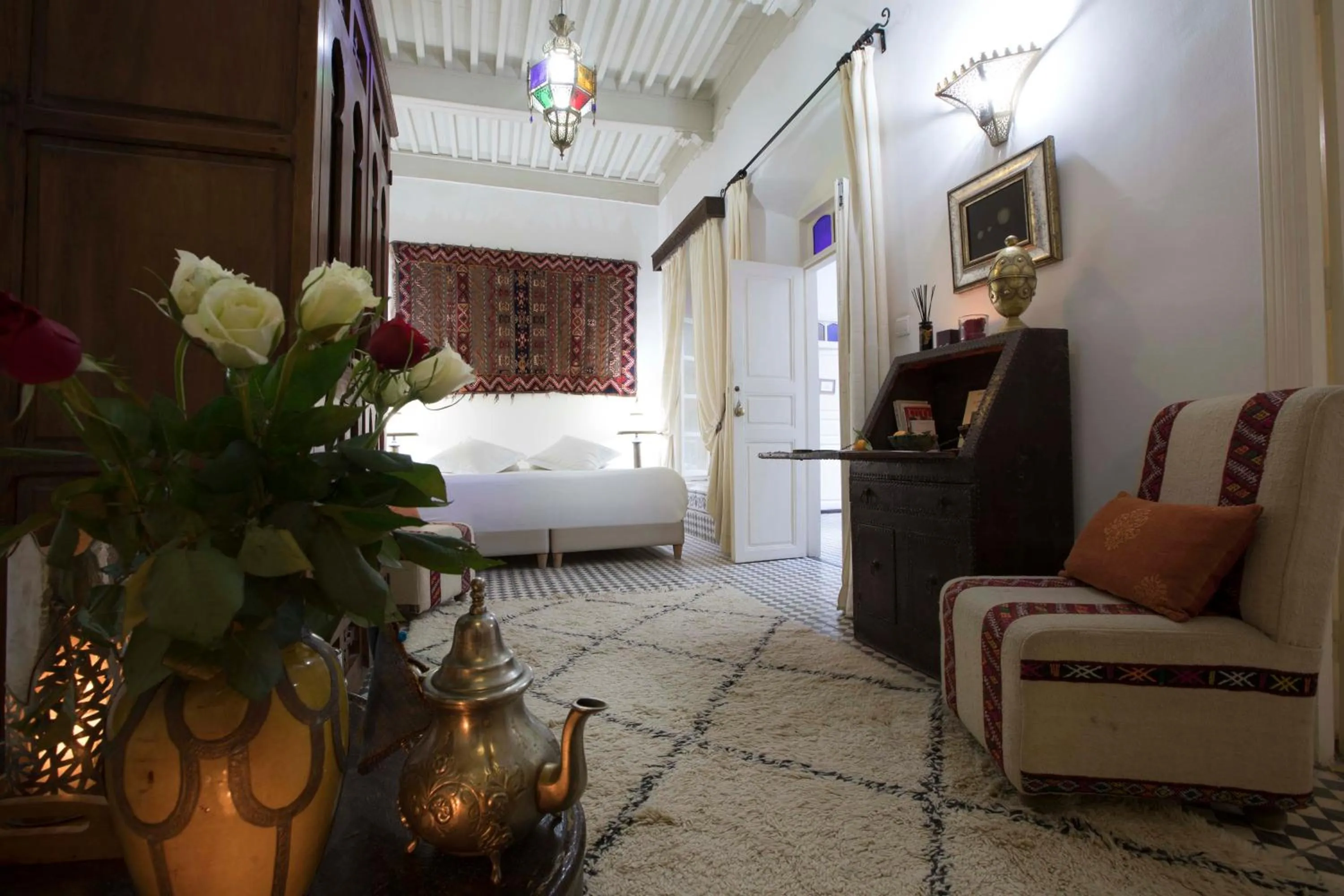 Photo of the whole room, Bed in Riad Emotion