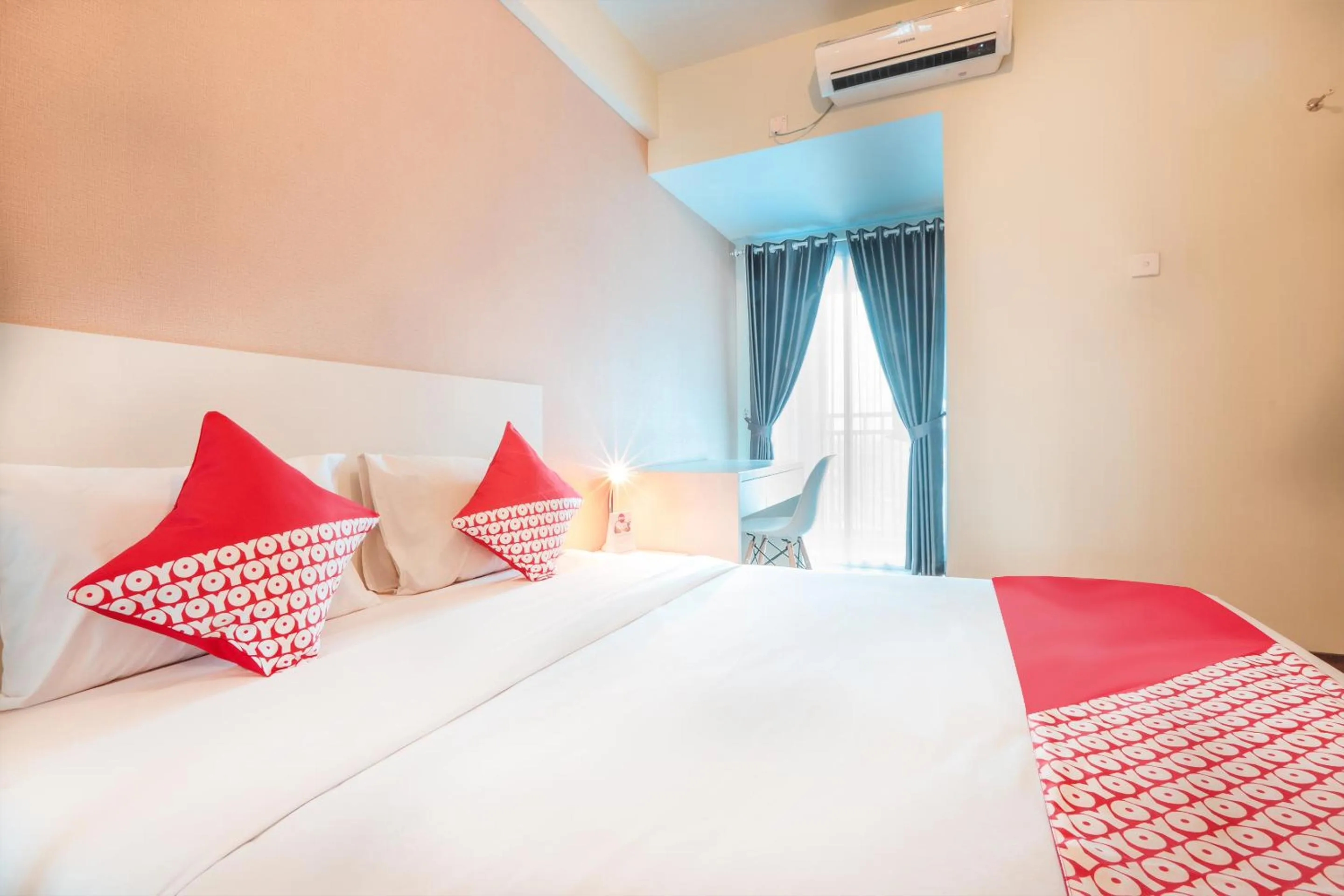 Bedroom in OYO  Flagship 755 Appartel Grand Dhika City