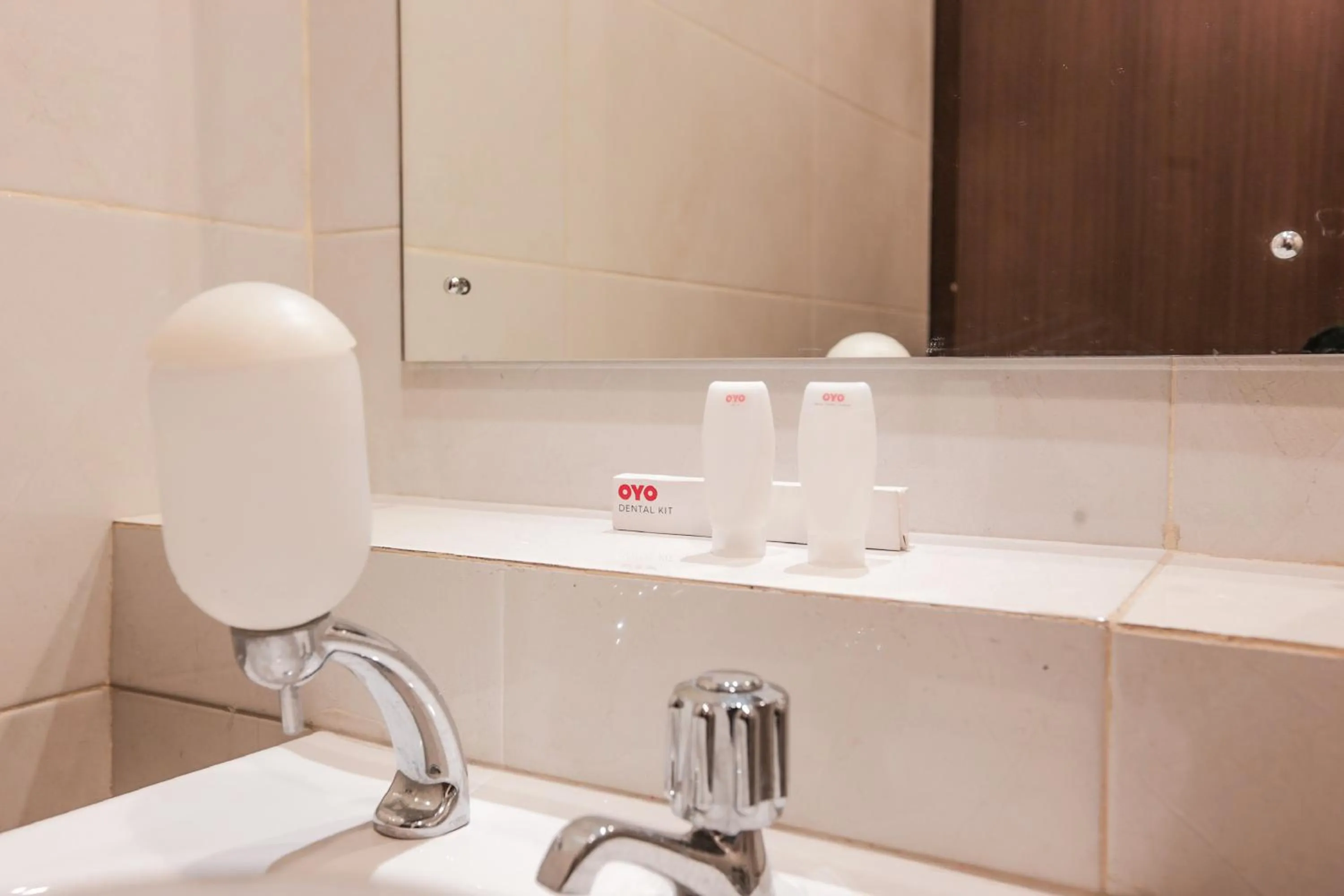 Bathroom in OYO  Flagship 755 Appartel Grand Dhika City