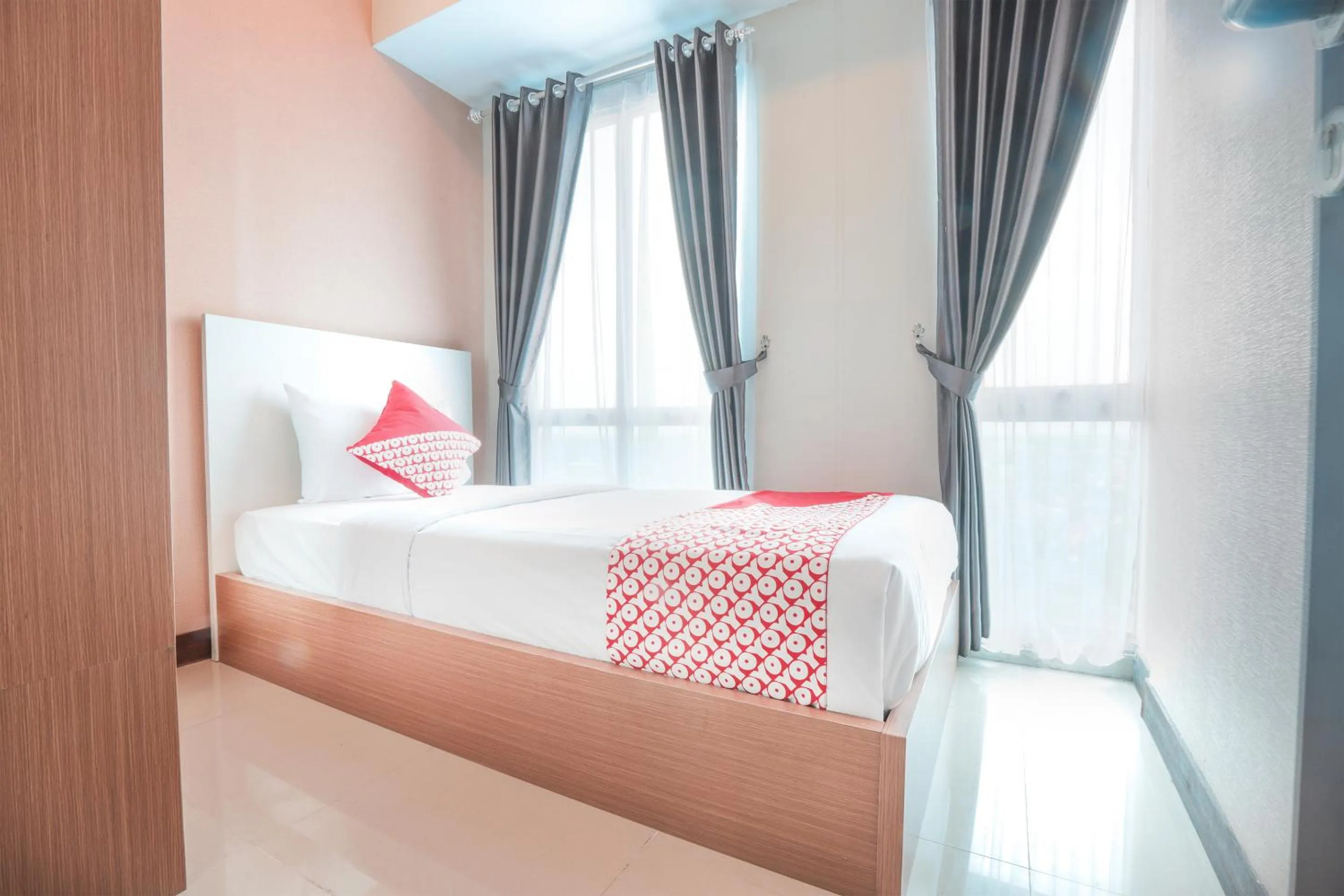 Bedroom in OYO  Flagship 755 Appartel Grand Dhika City